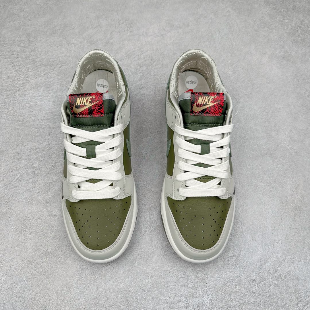 图片[2]-＃K1 NK Dunk Low 蛇年限定 米白绿 HV5980-231 全新支线性价比拉满 迎合行情定价 正确头层皮料 细节均购入原鞋校对开发 全套原纸板楦头加持 细节品控鞋型稳定 独家私模官方最新原厂磨具打造大底 鞋头坡度极致还原 原盒原配 玻璃冲刀 超高清洁度 全鞋零毛边皮料切割 正确中底布背胶中底布拉帮走线 尺码：36 36.5 37.5 38 38.5 39 40 40.5 41 42 42.5 43 44 44.5 45 46-选品中心