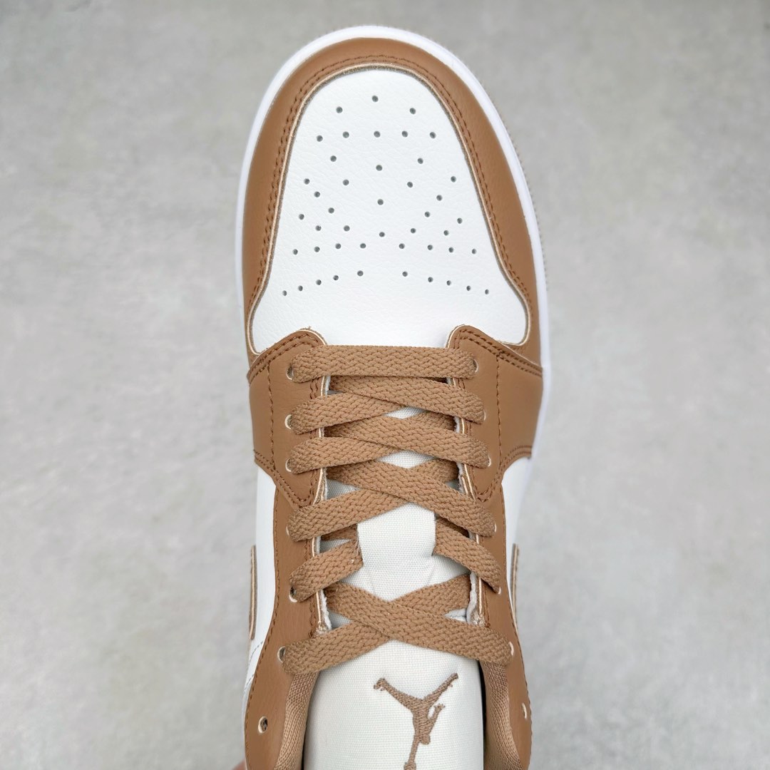 图片[4]-＃K版 Air Jordan AJ1 Low 低帮 白棕 DC0774-202 全新流水线出品 DT版本唯一平替选择 市场第二梯队最强版 全部原鞋开发 原楦原纸板开发 全鞋电脑针车 原厂内置全掌气垫 原盒内在原标 唯一Zp原版鞋带绑法 免检产品 全新2022版型 全头层皮料 完美零毛边处理 原厂配置全掌气垫 价格定位良心 几十个配色陆续出货 尺码：36 36.5 37.5 38 38.5 39 40 40.5 41 42 42.5 43 44 44.5 45 46 47.5-选品中心
