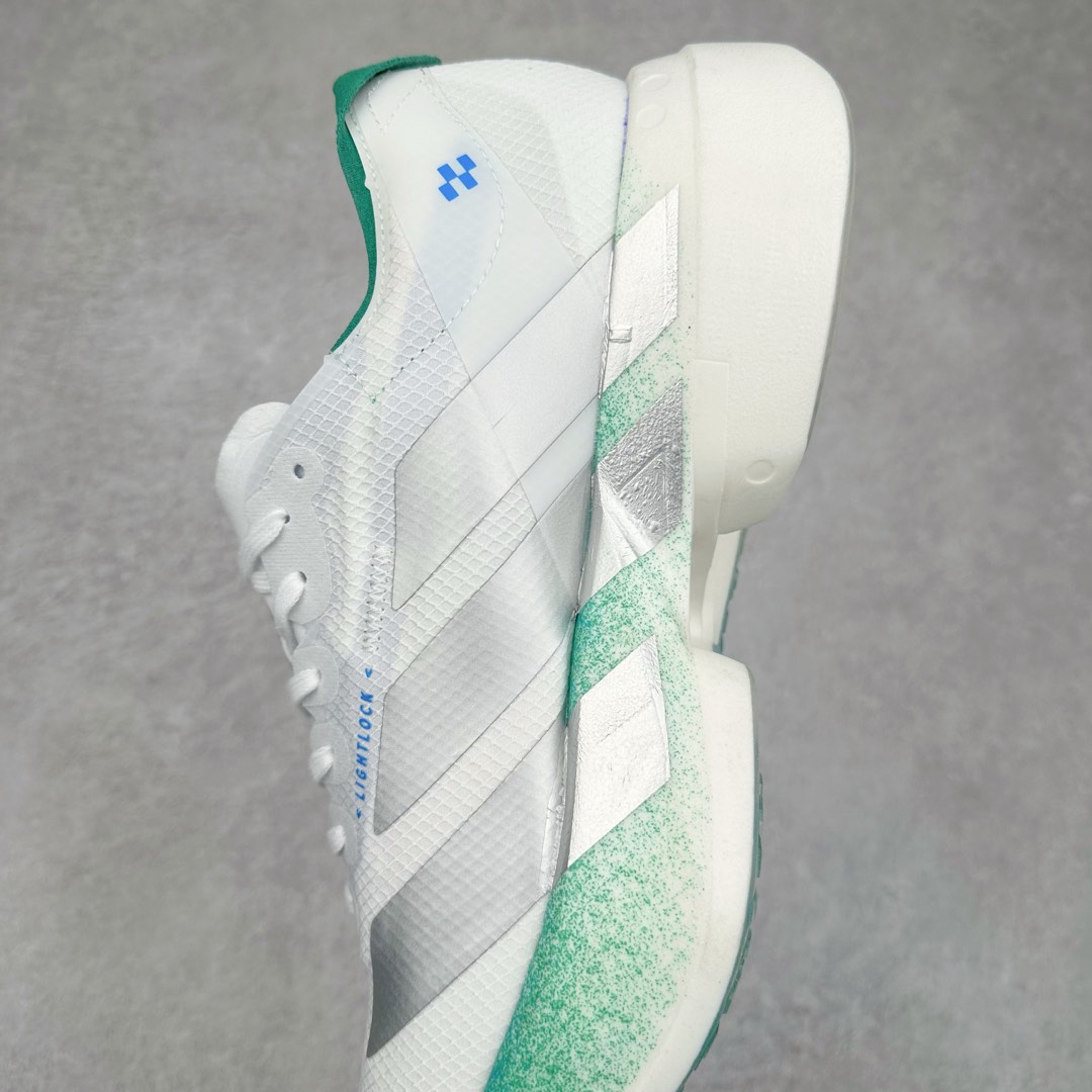 图片[7]-AD Adizero Eva SL M 零度进化版系列低帮轻便透气竞速休闲运动慢跑鞋 JR9707 相信大家对去年 adidas 横空出世的「顶级超跑」adiZero Adios Pro EVO 1 记忆犹新！不仅登顶阿迪史上最轻跑鞋宝座，更在接下来的全球马拉松赛事中，持续书写着惊人成绩，被网友戏称新一代「阿迪神鞋」全网刷屏！极简设计语言与强烈速度感和存在感的鞋侧三线，让人过目不忘，特别种草！其中定位于中长跑训练的 adidas Adizero Evo SL，整体外观造型与 adiZero Adios Pro EVO 1 非常相似。中底配置方面搭载全掌 Lightstrike Pro，鞋面采用透气网面示人，契合日常训练鞋的定位，更加耐用。外底给到了马牌橡胶，及类似上代竞速旗舰 adidas Adizero Adios Pro 3 区域分布。整体看下来无论是外观的鲜明辨识度，还是配置的扎实程度都很顶。尺码：36 36⅔ 37⅓ 38 38⅔ 39⅓ 40 40⅔ 41⅓ 42 42⅔ 43⅓ 44 45-选品中心