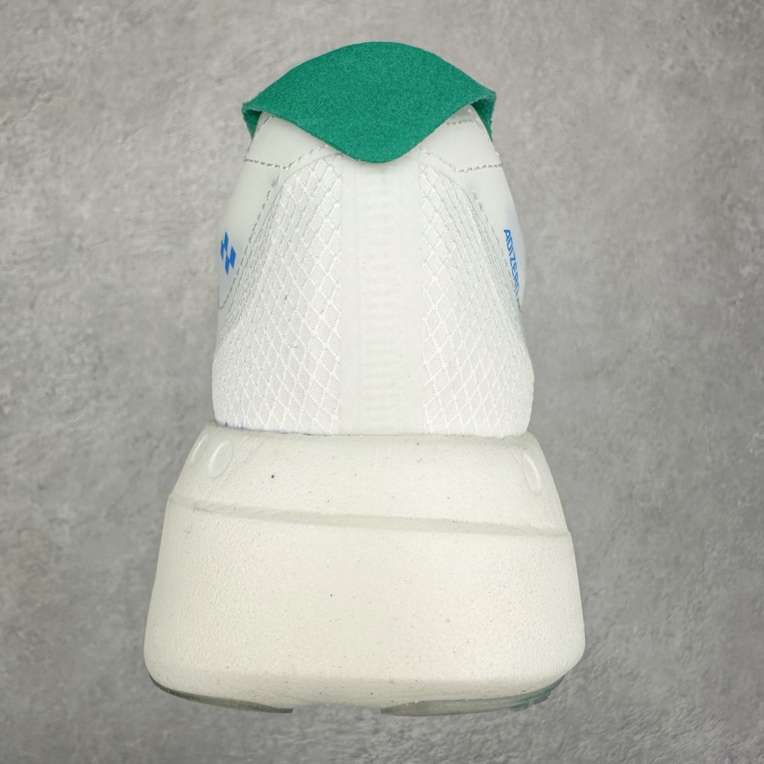 图片[8]-AD Adizero Eva SL M 零度进化版系列低帮轻便透气竞速休闲运动慢跑鞋 JR9707 相信大家对去年 adidas 横空出世的「顶级超跑」adiZero Adios Pro EVO 1 记忆犹新！不仅登顶阿迪史上最轻跑鞋宝座，更在接下来的全球马拉松赛事中，持续书写着惊人成绩，被网友戏称新一代「阿迪神鞋」全网刷屏！极简设计语言与强烈速度感和存在感的鞋侧三线，让人过目不忘，特别种草！其中定位于中长跑训练的 adidas Adizero Evo SL，整体外观造型与 adiZero Adios Pro EVO 1 非常相似。中底配置方面搭载全掌 Lightstrike Pro，鞋面采用透气网面示人，契合日常训练鞋的定位，更加耐用。外底给到了马牌橡胶，及类似上代竞速旗舰 adidas Adizero Adios Pro 3 区域分布。整体看下来无论是外观的鲜明辨识度，还是配置的扎实程度都很顶。尺码：36 36⅔ 37⅓ 38 38⅔ 39⅓ 40 40⅔ 41⅓ 42 42⅔ 43⅓ 44 45-选品中心