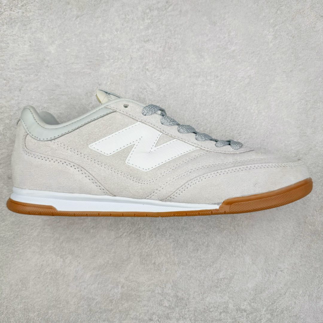 New Balance URC42 NB复古跑鞋 绒布拼接舒适耐磨跑步鞋限定 以更纯粹的复古风格设计打造的全新造型 侧身还以解构设计 将 N 字标志以做旧压花样式呈现 样式别具新意 则呈现出高级怀旧气质 也让鞋款在奢华时装风格与运动氛围之间达到了平衡 货号: URC42EBYH 尺码:36 37 37.5 38 38.5 39.5 40 40.5 41.5 42 42.5 43 44 45-选品中心