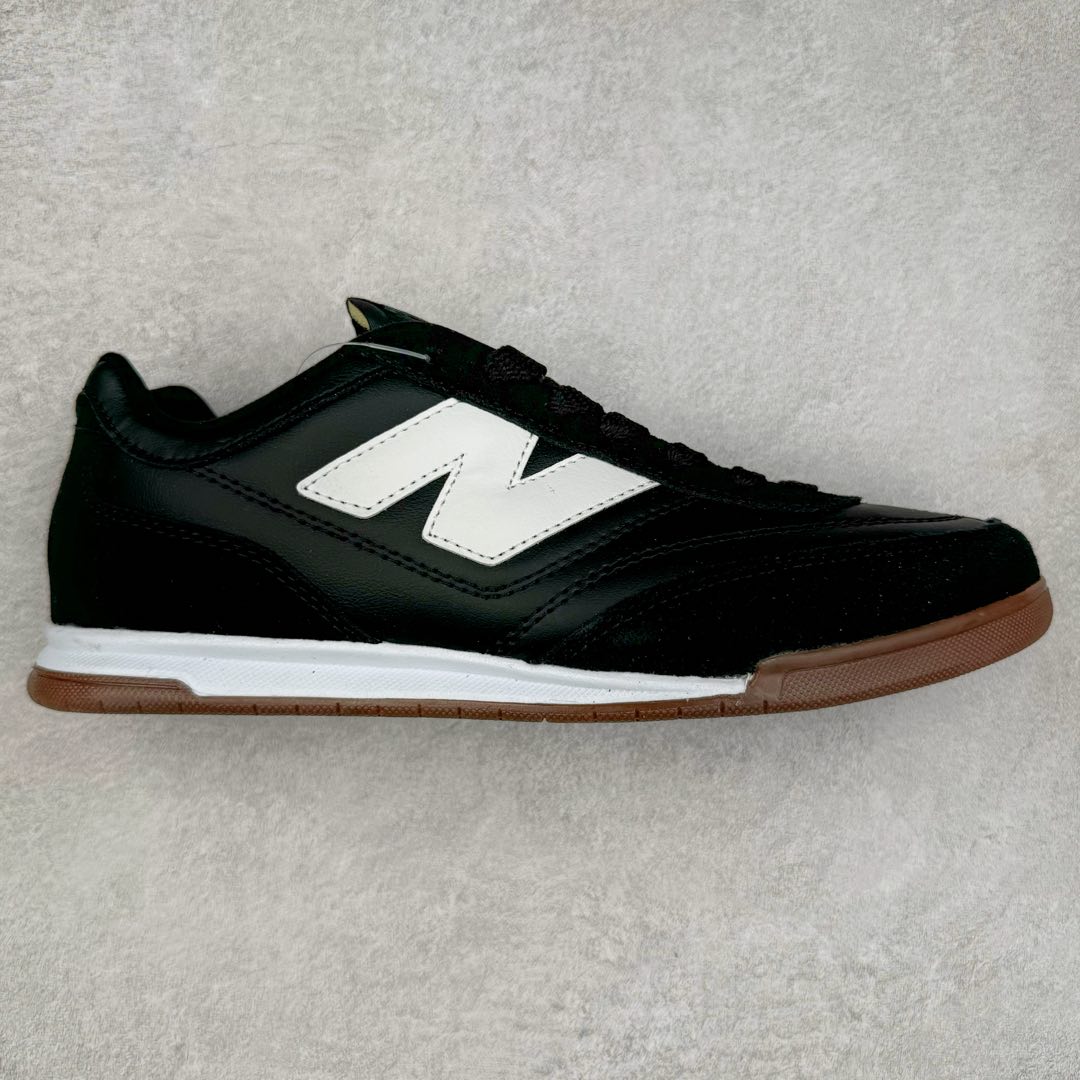 New Balance URC42 NB复古跑鞋 绒布拼接舒适耐磨跑步鞋限定 以更纯粹的复古风格设计打造的全新造型 侧身还以解构设计 将 N 字标志以做旧压花样式呈现 样式别具新意 则呈现出高级怀旧气质 也让鞋款在奢华时装风格与运动氛围之间达到了平衡 货号: URC42EBYH 尺码:36 37 37.5 38 38.5 39.5 40 40.5 41.5 42 42.5 43 44 45-选品中心