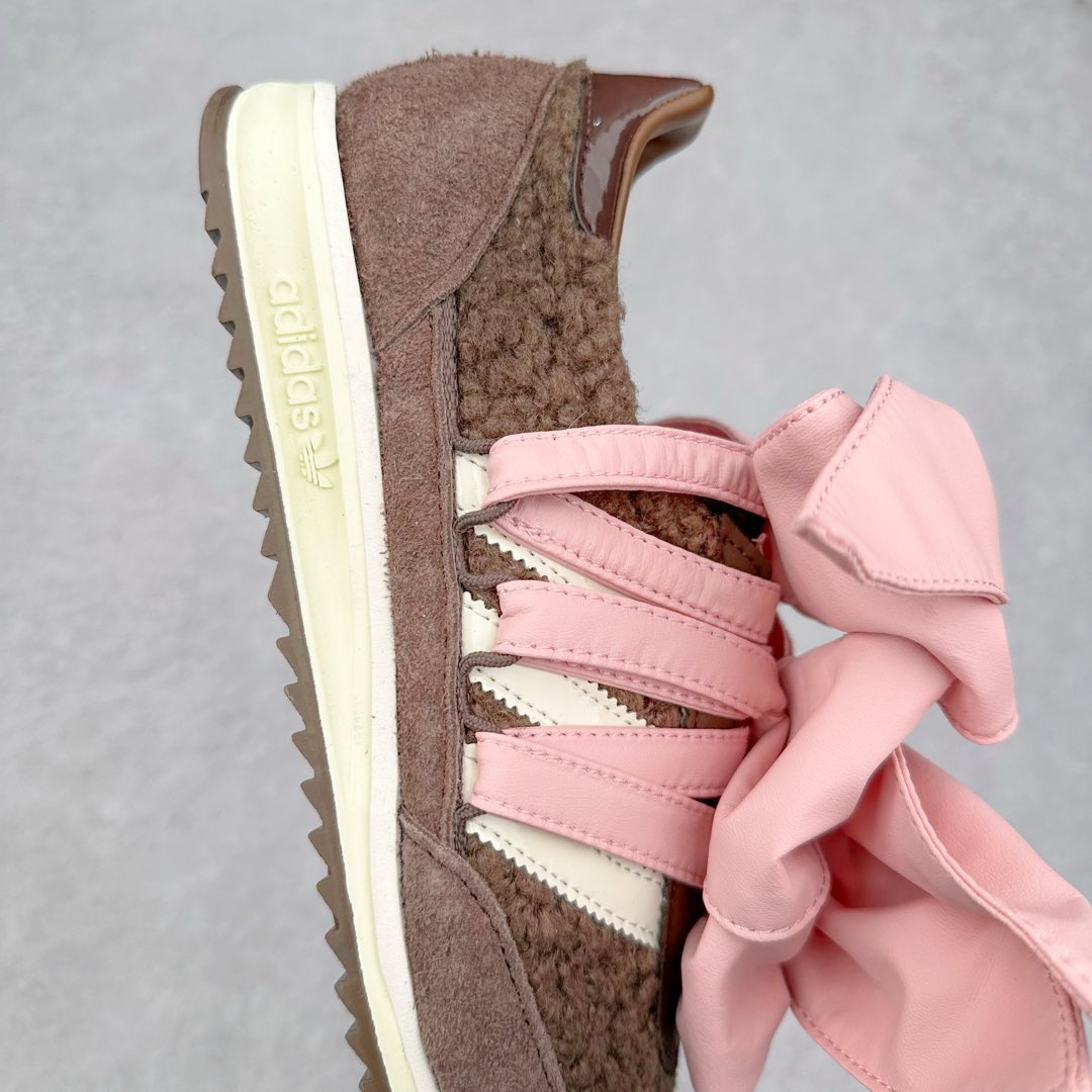 图片[6]-＃纯原 AD Wmns SL72 OG 系列德训足球风百搭低帮休闲运动板鞋 JH7341 采用高弹EVA+MODEL+RB三层组合底 区别市面RB一体大底 三层组合鞋底重量与原鞋一致 Originals 将有「T 头鞋」造型的诞生于 1972 年的 SL72 鞋款复刻带回 各位买鞋又有新选择了 1972 年 SL72 问世后 引领了后来阿迪达斯的跑鞋发展方向 其中「SL」代表了 Super Light 彰显了产品轻便的特性 1972 年 SL72 问世后 引领了后来阿迪达斯的跑鞋发展方向 其中「SL」代表了 Super Light 彰显了产品轻便的特性 这次 Originals 延续其轻质经典的基因 带来男女两款 SL72 男生款带来 SL72 RS 鞋型 RS 意为 Reshaped（重塑）鞋款在保留了经典的外观基础上 在尼龙材质里增加了填充物 使鞋型更加挺立和饱满 鞋头则更加圆润 鞋底的 EVA 材质则增加了鞋款的高度 女生款则带来 SL72 OG W 鞋型 OG 顾名思义则是致敬经典款式 相较于 RS（Reshaped）鞋款 鞋身更加纤细 其整体鞋身轮廓、线条、细节、材质上尊崇 70 年代 SL72 的设计 还原经典味道 尺码：36 36⅔ 37⅓ 38 38⅔ 39⅓ 40 40⅔ 41⅓ 42 42⅔ 43⅓ 44 44⅔ 45-选品中心