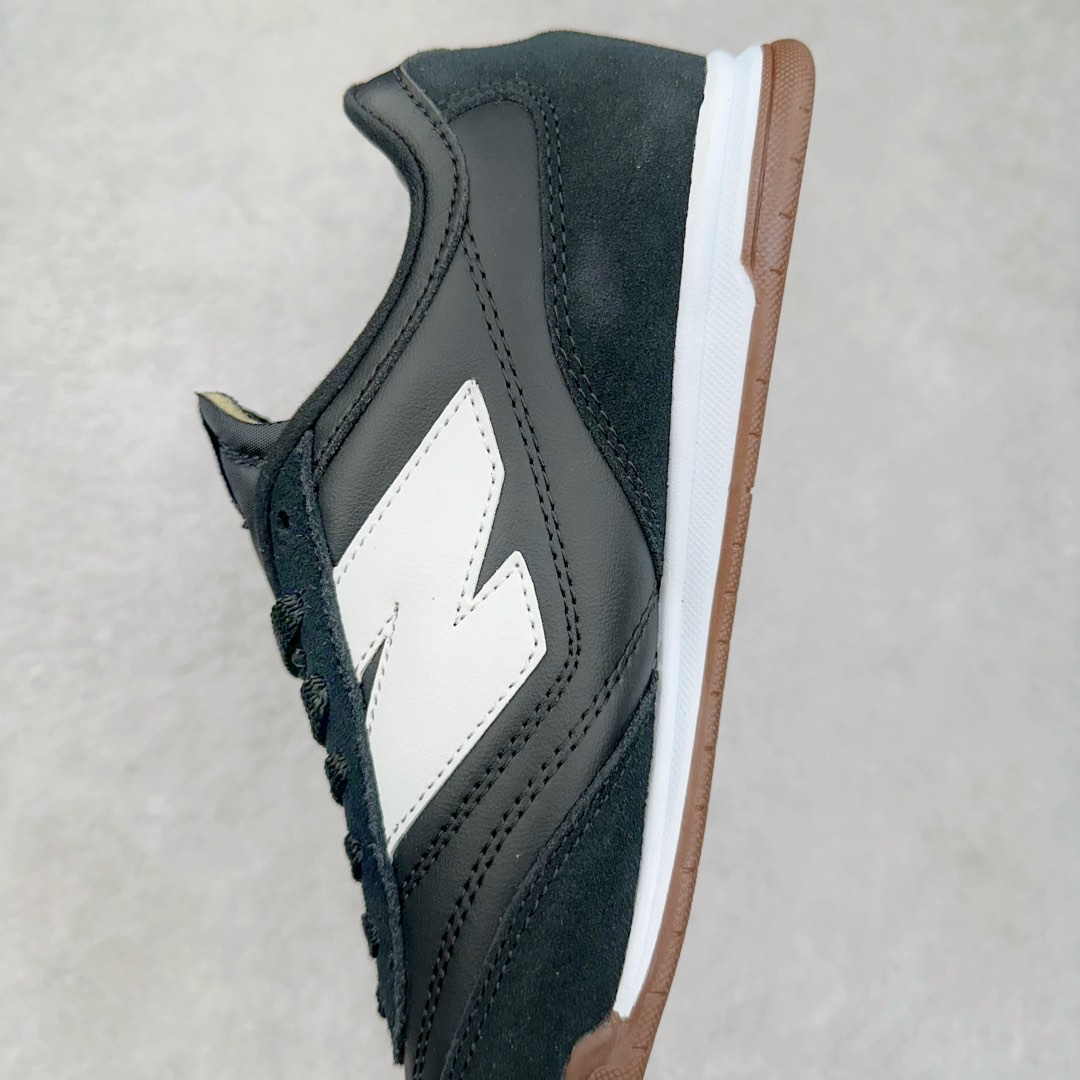 图片[7]-New Balance URC42 NB复古跑鞋 绒布拼接舒适耐磨跑步鞋限定 以更纯粹的复古风格设计打造的全新造型 侧身还以解构设计 将 N 字标志以做旧压花样式呈现 样式别具新意 则呈现出高级怀旧气质 也让鞋款在奢华时装风格与运动氛围之间达到了平衡 货号： URC42EBYH 尺码：36 37 37.5 38 38.5 39.5 40 40.5 41.5 42 42.5 43 44 45-选品中心