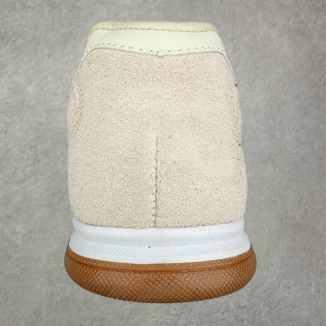 图片[8]-New Balance URC42 NB复古跑鞋 绒布拼接舒适耐磨跑步鞋限定 以更纯粹的复古风格设计打造的全新造型 侧身还以解构设计 将 N 字标志以做旧压花样式呈现 样式别具新意 则呈现出高级怀旧气质 也让鞋款在奢华时装风格与运动氛围之间达到了平衡 货号： URC42EBYH 尺码：36 37 37.5 38 38.5 39.5 40 40.5 41.5 42 42.5 43 44 45-选品中心