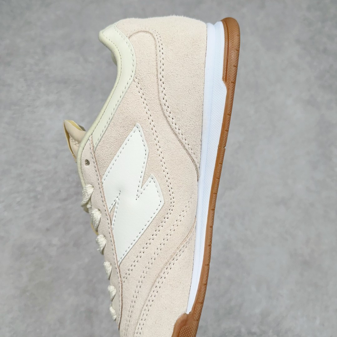 图片[7]-New Balance URC42 NB复古跑鞋 绒布拼接舒适耐磨跑步鞋限定 以更纯粹的复古风格设计打造的全新造型 侧身还以解构设计 将 N 字标志以做旧压花样式呈现 样式别具新意 则呈现出高级怀旧气质 也让鞋款在奢华时装风格与运动氛围之间达到了平衡 货号： URC42EBYH 尺码：36 37 37.5 38 38.5 39.5 40 40.5 41.5 42 42.5 43 44 45-选品中心