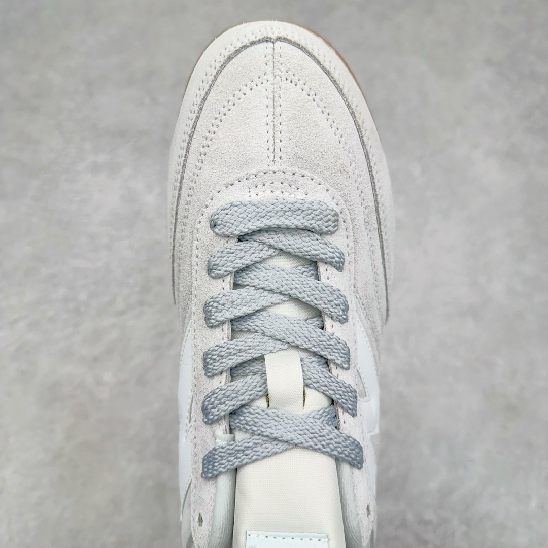 图片[4]-New Balance URC42 NB复古跑鞋 绒布拼接舒适耐磨跑步鞋限定 以更纯粹的复古风格设计打造的全新造型 侧身还以解构设计 将 N 字标志以做旧压花样式呈现 样式别具新意 则呈现出高级怀旧气质 也让鞋款在奢华时装风格与运动氛围之间达到了平衡 货号： URC42EBYH 尺码：36 37 37.5 38 38.5 39.5 40 40.5 41.5 42 42.5 43 44 45-选品中心