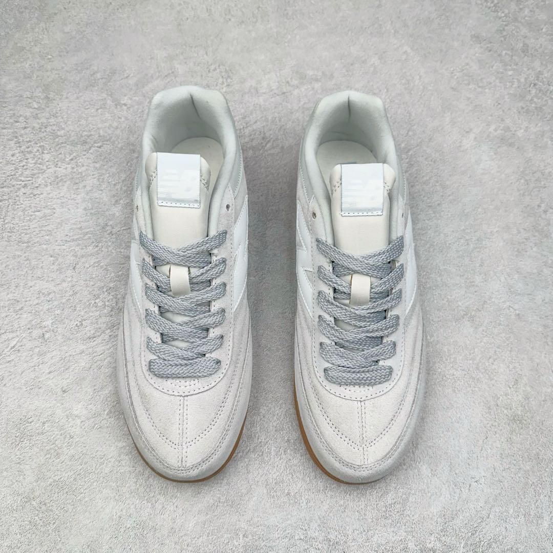 图片[2]-New Balance URC42 NB复古跑鞋 绒布拼接舒适耐磨跑步鞋限定 以更纯粹的复古风格设计打造的全新造型 侧身还以解构设计 将 N 字标志以做旧压花样式呈现 样式别具新意 则呈现出高级怀旧气质 也让鞋款在奢华时装风格与运动氛围之间达到了平衡 货号： URC42EBYH 尺码：36 37 37.5 38 38.5 39.5 40 40.5 41.5 42 42.5 43 44 45-选品中心