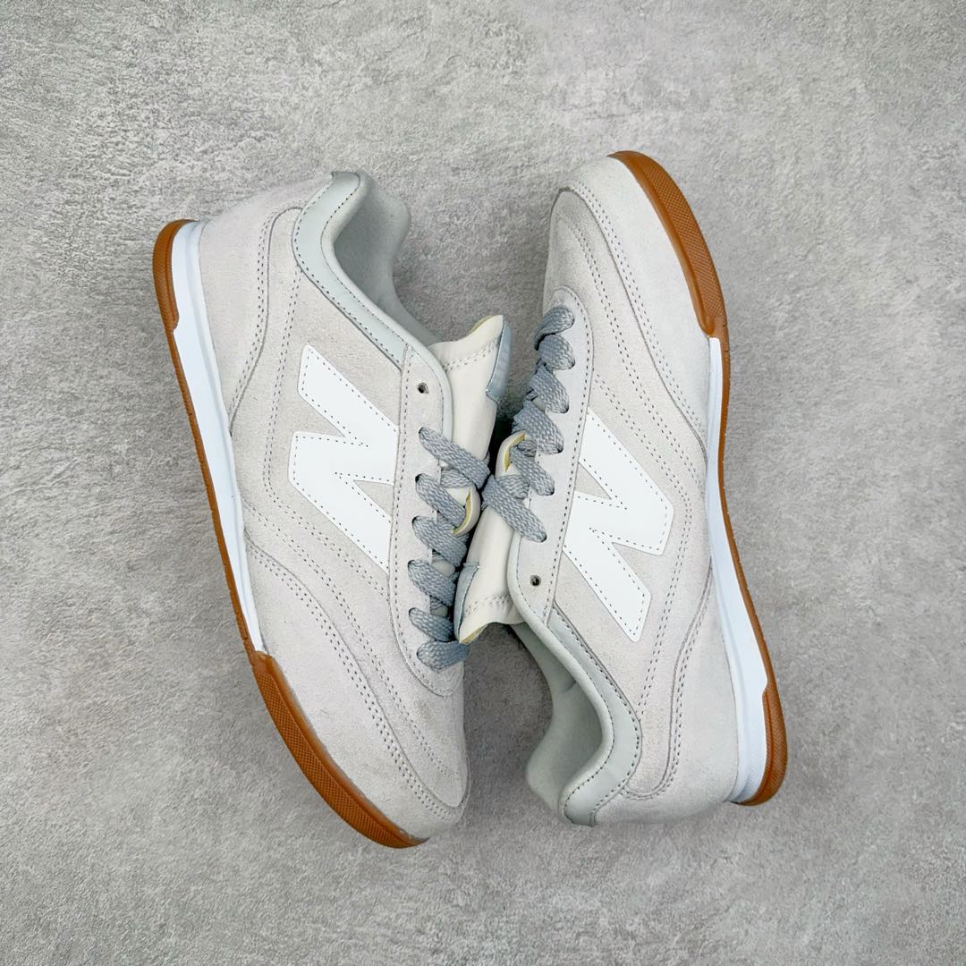 图片[3]-New Balance URC42 NB复古跑鞋 绒布拼接舒适耐磨跑步鞋限定 以更纯粹的复古风格设计打造的全新造型 侧身还以解构设计 将 N 字标志以做旧压花样式呈现 样式别具新意 则呈现出高级怀旧气质 也让鞋款在奢华时装风格与运动氛围之间达到了平衡 货号： URC42EBYH 尺码：36 37 37.5 38 38.5 39.5 40 40.5 41.5 42 42.5 43 44 45-选品中心