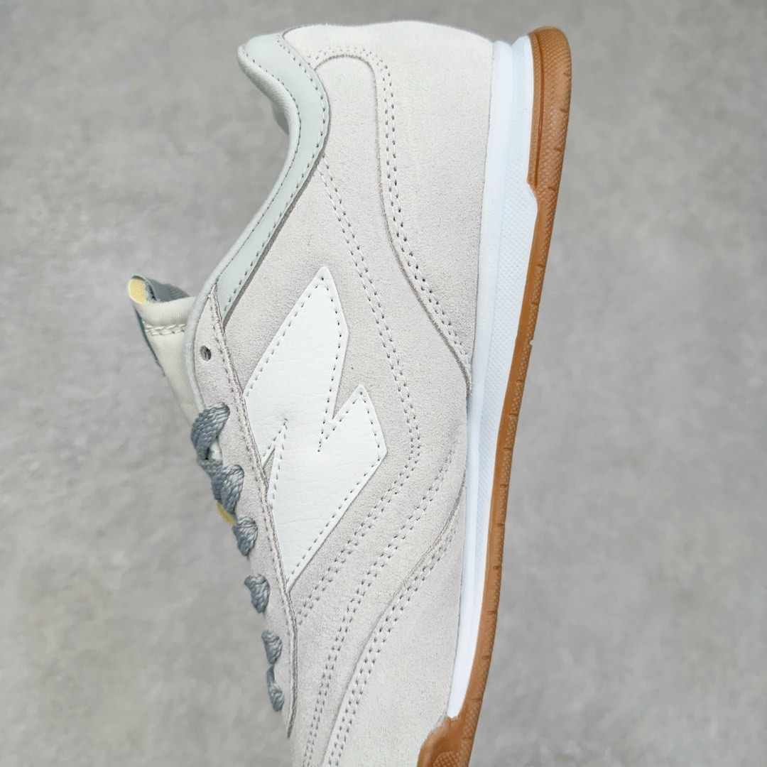 图片[7]-New Balance URC42 NB复古跑鞋 绒布拼接舒适耐磨跑步鞋限定 以更纯粹的复古风格设计打造的全新造型 侧身还以解构设计 将 N 字标志以做旧压花样式呈现 样式别具新意 则呈现出高级怀旧气质 也让鞋款在奢华时装风格与运动氛围之间达到了平衡 货号： URC42EBYH 尺码：36 37 37.5 38 38.5 39.5 40 40.5 41.5 42 42.5 43 44 45-选品中心