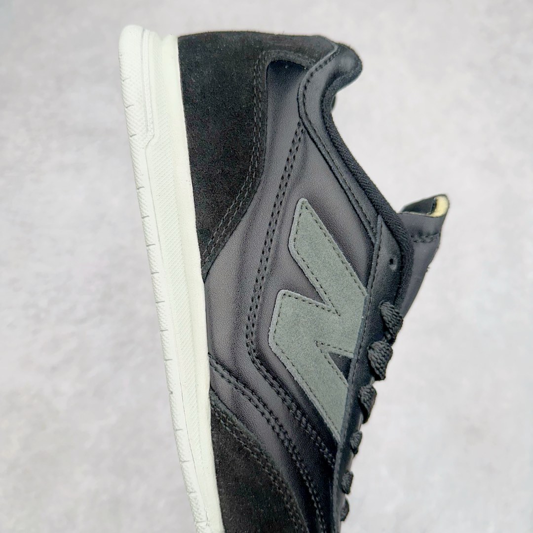 图片[6]-New Balance URC42 NB复古跑鞋 绒布拼接舒适耐磨跑步鞋限定 以更纯粹的复古风格设计打造的全新造型 侧身还以解构设计 将 N 字标志以做旧压花样式呈现 样式别具新意 则呈现出高级怀旧气质 也让鞋款在奢华时装风格与运动氛围之间达到了平衡 货号： URC42EBYH 尺码：36 37 37.5 38 38.5 39.5 40 40.5 41.5 42 42.5 43 44 45-选品中心