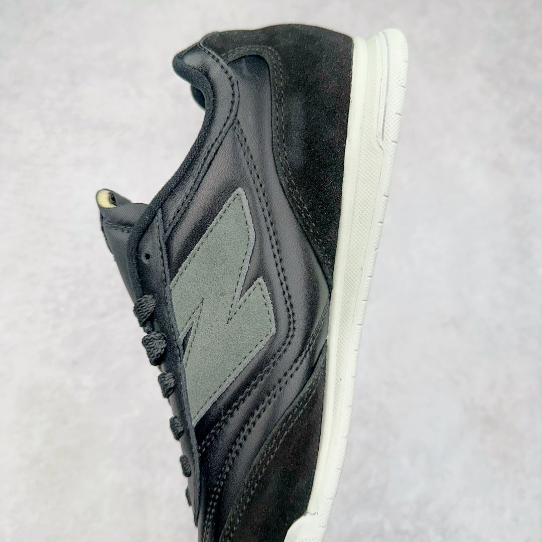 图片[7]-New Balance URC42 NB复古跑鞋 绒布拼接舒适耐磨跑步鞋限定 以更纯粹的复古风格设计打造的全新造型 侧身还以解构设计 将 N 字标志以做旧压花样式呈现 样式别具新意 则呈现出高级怀旧气质 也让鞋款在奢华时装风格与运动氛围之间达到了平衡 货号： URC42EBYH 尺码：36 37 37.5 38 38.5 39.5 40 40.5 41.5 42 42.5 43 44 45-选品中心