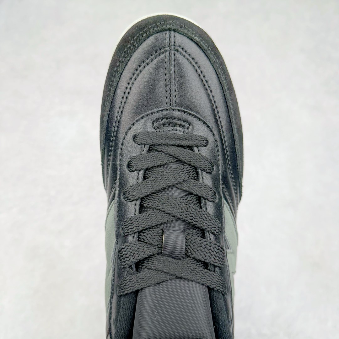 图片[4]-New Balance URC42 NB复古跑鞋 绒布拼接舒适耐磨跑步鞋限定 以更纯粹的复古风格设计打造的全新造型 侧身还以解构设计 将 N 字标志以做旧压花样式呈现 样式别具新意 则呈现出高级怀旧气质 也让鞋款在奢华时装风格与运动氛围之间达到了平衡 货号： URC42EBYH 尺码：36 37 37.5 38 38.5 39.5 40 40.5 41.5 42 42.5 43 44 45-选品中心