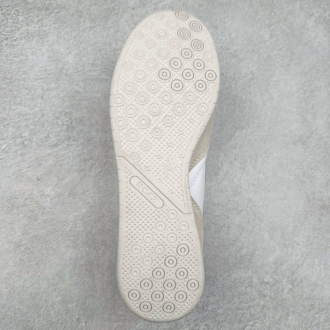 图片[9]-New Balance URC42 NB复古跑鞋 绒布拼接舒适耐磨跑步鞋限定 以更纯粹的复古风格设计打造的全新造型 侧身还以解构设计 将 N 字标志以做旧压花样式呈现 样式别具新意 则呈现出高级怀旧气质 也让鞋款在奢华时装风格与运动氛围之间达到了平衡 货号： URC42EBYH 尺码：36 37 37.5 38 38.5 39.5 40 40.5 41.5 42 42.5 43 44 45-选品中心