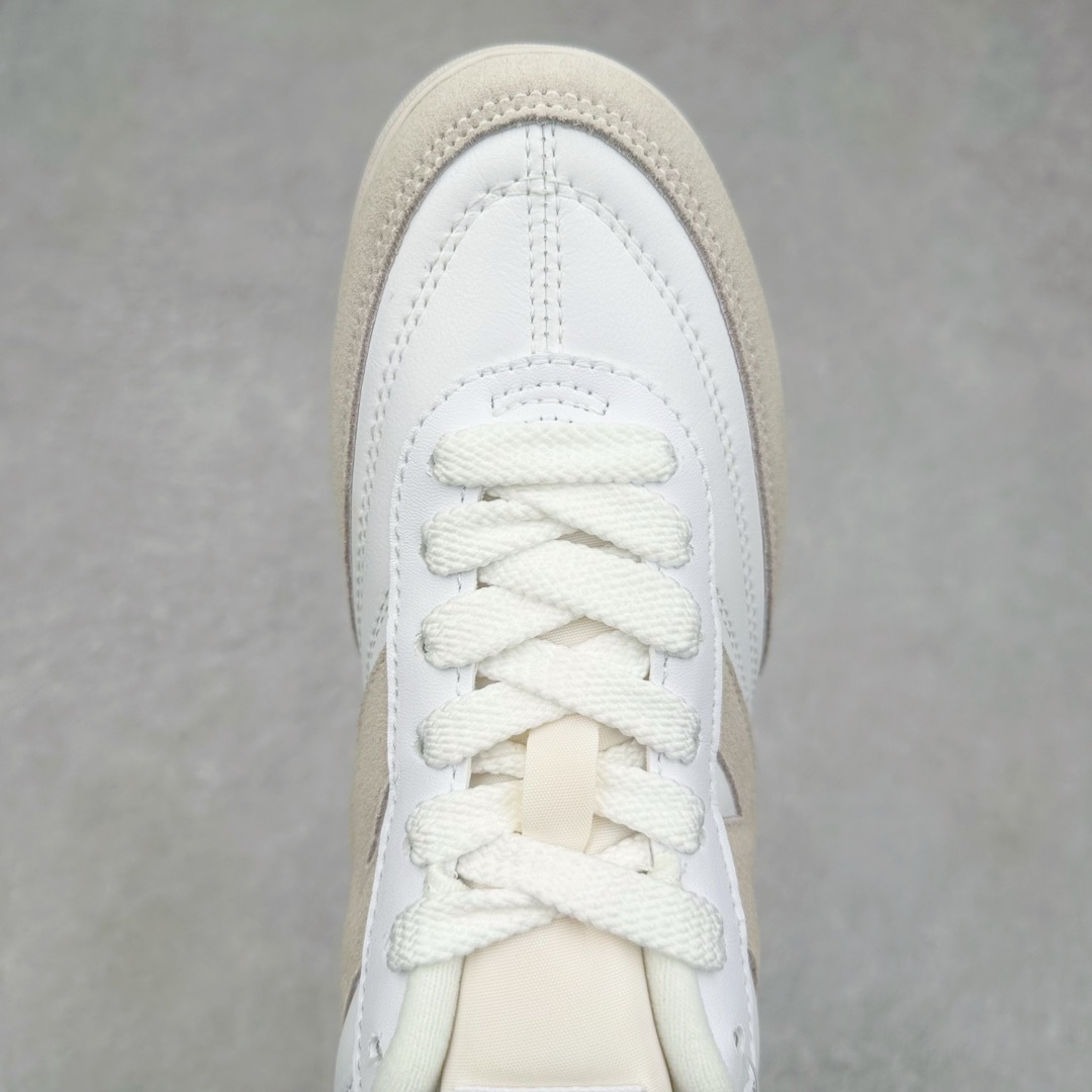 图片[4]-New Balance URC42 NB复古跑鞋 绒布拼接舒适耐磨跑步鞋限定 以更纯粹的复古风格设计打造的全新造型 侧身还以解构设计 将 N 字标志以做旧压花样式呈现 样式别具新意 则呈现出高级怀旧气质 也让鞋款在奢华时装风格与运动氛围之间达到了平衡 货号： URC42EBYH 尺码：36 37 37.5 38 38.5 39.5 40 40.5 41.5 42 42.5 43 44 45-选品中心