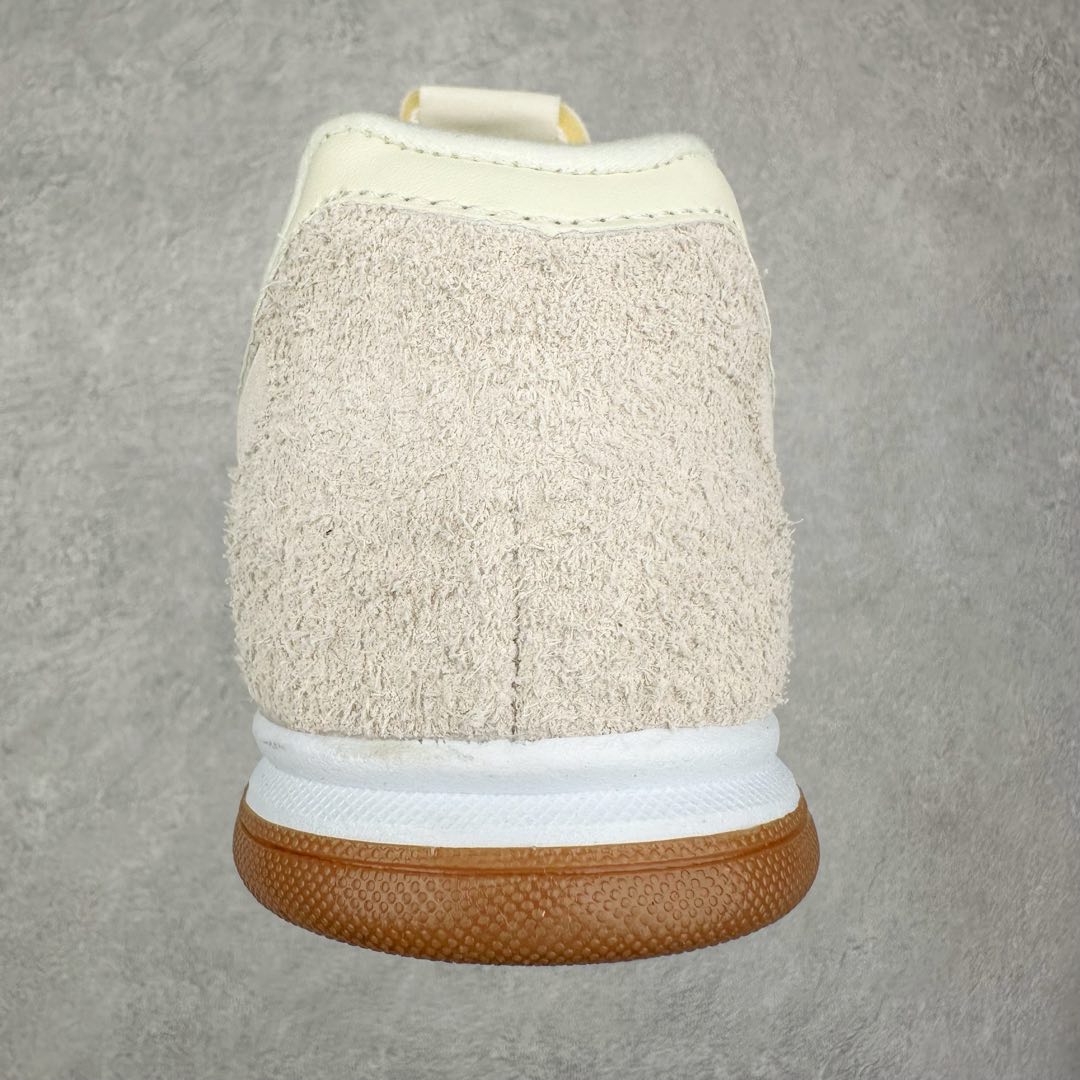 图片[8]-New Balance URC42 NB复古跑鞋 绒布拼接舒适耐磨跑步鞋限定 以更纯粹的复古风格设计打造的全新造型 侧身还以解构设计 将 N 字标志以做旧压花样式呈现 样式别具新意 则呈现出高级怀旧气质 也让鞋款在奢华时装风格与运动氛围之间达到了平衡 货号： URC42EBYH 尺码：36 37 37.5 38 38.5 39.5 40 40.5 41.5 42 42.5 43 44 45-选品中心