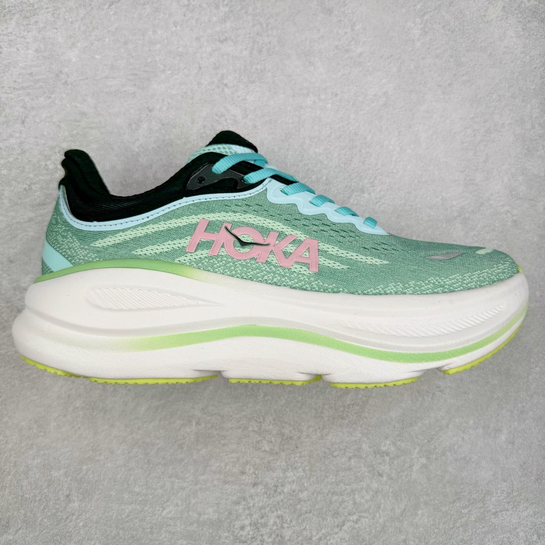 HOKA ONE ONE Bondi 9 WIDE 邦迪九代舒适防滑耐磨低帮休闲跑步鞋 HOKA ONE ONE是来自美国的跑步鞋知名品牌，创立于2009年，始终致力于为所有跑者提供更新、更好的跑步装备。相比常规跑鞋，HOKA ONE ONE特别研发使用性能独特的几何形跑鞋中底，此种鞋底更厚、更高、回弹性也更好，除了卓越的缓冲性能，它还能內各种阶段的跑者带来更具动感、更加稳定的跑步体验。HOKAONE ONE从设计之初就清楚意识到，要保证跑者步幅的均匀一致，双脚自然而然的运动至关重要。尺码：36 36.5 37.5 38 38.5 39 40 40.5 41 42 42.5 43 44 44.5 45-选品中心