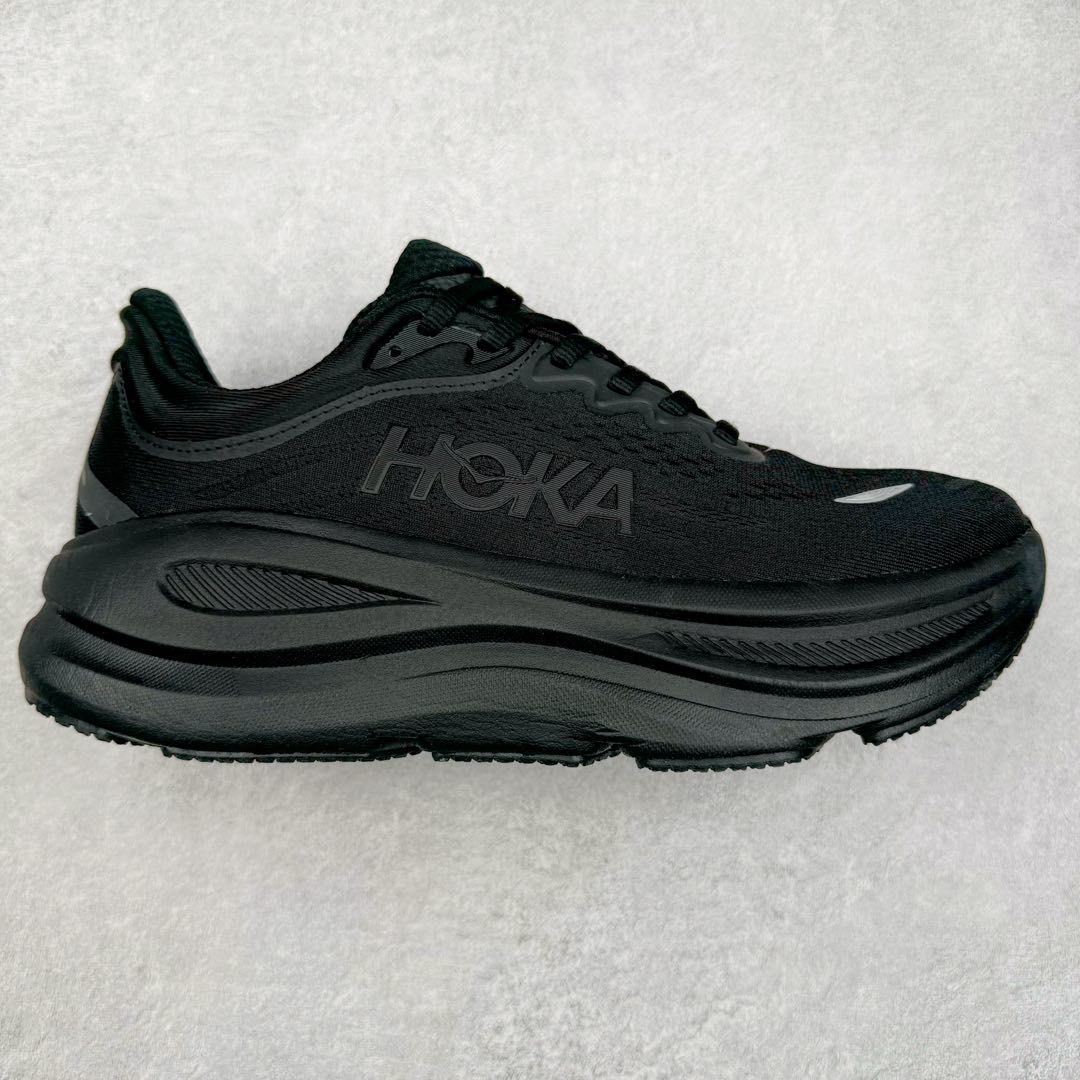 HOKA ONE ONE Bondi 9 WIDE 邦迪九代舒适防滑耐磨低帮休闲跑步鞋 HOKA ONE ONE是来自美国的跑步鞋知名品牌，创立于2009年，始终致力于为所有跑者提供更新、更好的跑步装备。相比常规跑鞋，HOKA ONE ONE特别研发使用性能独特的几何形跑鞋中底，此种鞋底更厚、更高、回弹性也更好，除了卓越的缓冲性能，它还能內各种阶段的跑者带来更具动感、更加稳定的跑步体验。HOKAONE ONE从设计之初就清楚意识到，要保证跑者步幅的均匀一致，双脚自然而然的运动至关重要。尺码：36 36.5 37.5 38 38.5 39 40 40.5 41 42 42.5 43 44 44.5 45-选品中心