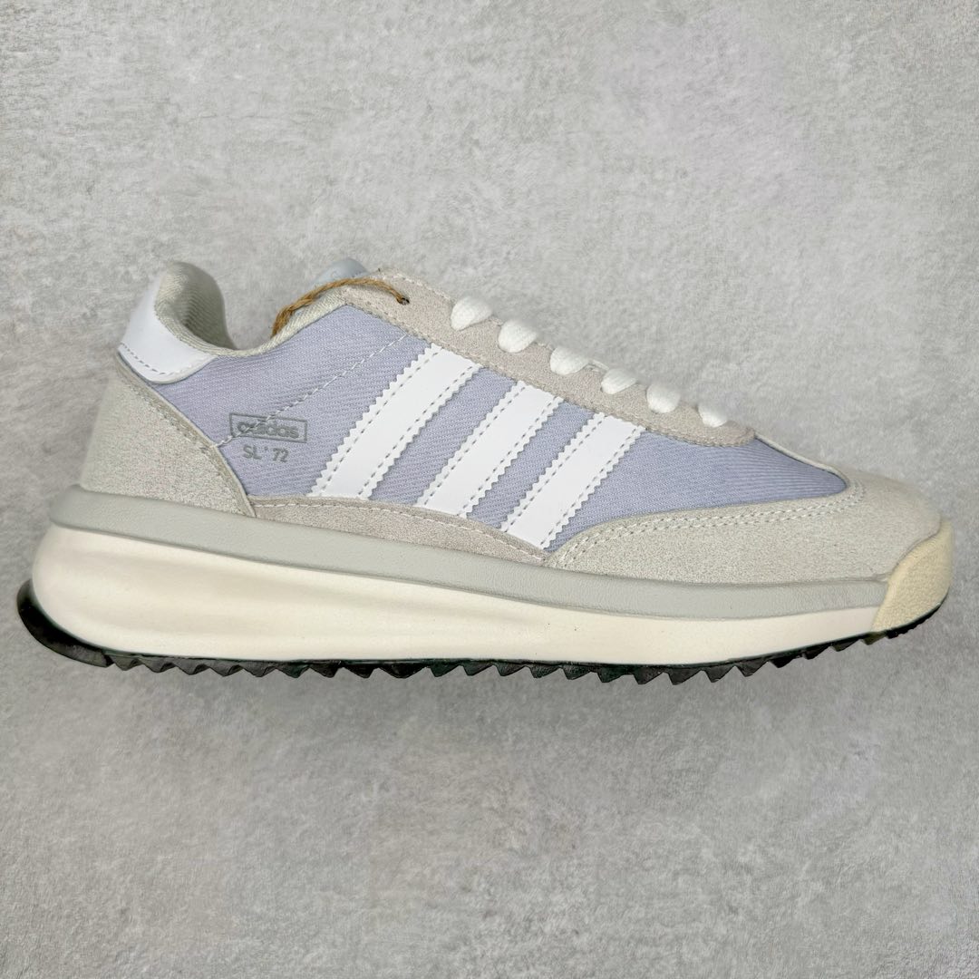 图片[9]-AD SL72 RS系列德训足球风百搭低帮休闲运动板鞋 阿迪达斯Originals推出复古「T头鞋」造型的SL72鞋款复刻，有男女两款可选。男生款为SL72RS，鞋型挺立饱满，鞋底增加高度，采用麂皮与布面制作，符合复古氛围；女生款为SL72OGW，致敬经典款式，鞋身纤细，还原70年代设计，以绿色呈现，点缀金色细节。多款配色可选。「T 头鞋」这两年有多火大家见到了吧？明星、穿搭博主几乎人手一双，凭借复古味的外观，以及亲民的价格，同样成为了不少球鞋玩家日常上脚首选。近日 adidas Originals 将有「T 头鞋」造型的诞生于 1972 年的 SL72 鞋款复刻带回，各位买鞋又有新选择了。1972 年 SL72 问世后，引领了后来阿迪达斯的跑鞋发展方向，其中「SL」代表了 Super Light，彰显了产品轻便的特性。1972 年 SL72 问世后，引领了后来阿迪达斯的跑鞋发展方向，其中「SL」代表了 Super Light，彰显了产品轻便的特性。这次 adidas Originals 延续其轻质经典的基因，带来男女两款 SL72。男生款带来 SL72 RS 鞋型，RS 意为 Reshaped（重塑），鞋款在保留了经典的外观基础上，在尼龙材质里增加了填充物，使鞋型更加挺立和饱满，鞋头则更加圆润，鞋底的 EVA 材质则增加了鞋款的高度。女生款则带来 SL72 OG W 鞋型，OG 顾名思义则是致敬经典款式，相较于 RS（Reshaped）鞋款，鞋身更加纤细，其整体鞋身轮廓、线条、细节、材质上尊崇 70 年代 SL72 的设计，还原经典味道。尺码：36 36⅔ 37⅓ 38 38⅔ 39⅓ 40 40⅔ 41⅓ 42 42⅔ 43⅓ 44 44⅔ 45-选品中心