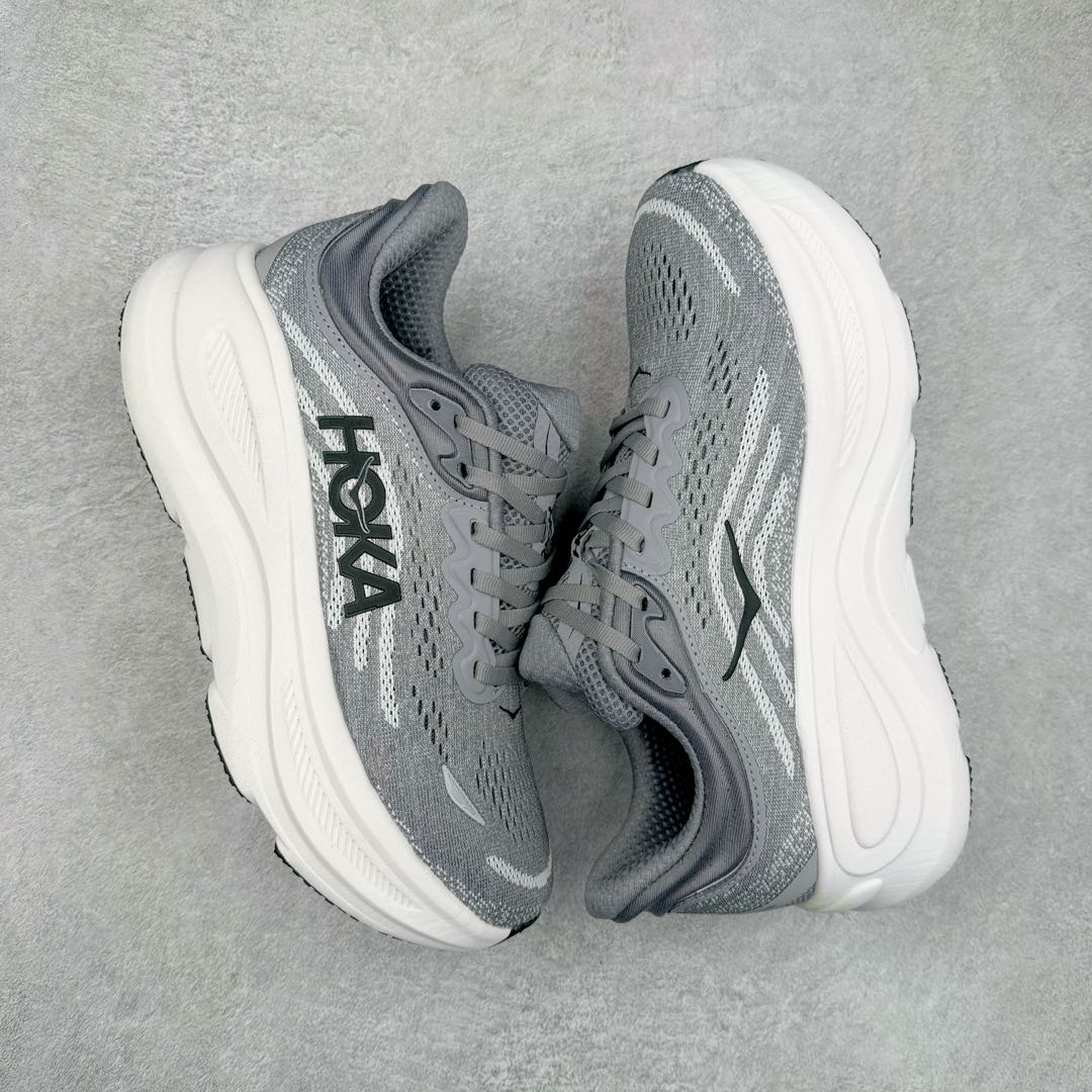 图片[3]-HOKA ONE ONE Bondi 9 WIDE 邦迪九代舒适防滑耐磨低帮休闲跑步鞋 HOKA ONE ONE是来自美国的跑步鞋知名品牌，创立于2009年，始终致力于为所有跑者提供更新、更好的跑步装备。相比常规跑鞋，HOKA ONE ONE特别研发使用性能独特的几何形跑鞋中底，此种鞋底更厚、更高、回弹性也更好，除了卓越的缓冲性能，它还能內各种阶段的跑者带来更具动感、更加稳定的跑步体验。HOKAONE ONE从设计之初就清楚意识到，要保证跑者步幅的均匀一致，双脚自然而然的运动至关重要。尺码：36 36.5 37.5 38 38.5 39 40 40.5 41 42 42.5 43 44 44.5 45-选品中心