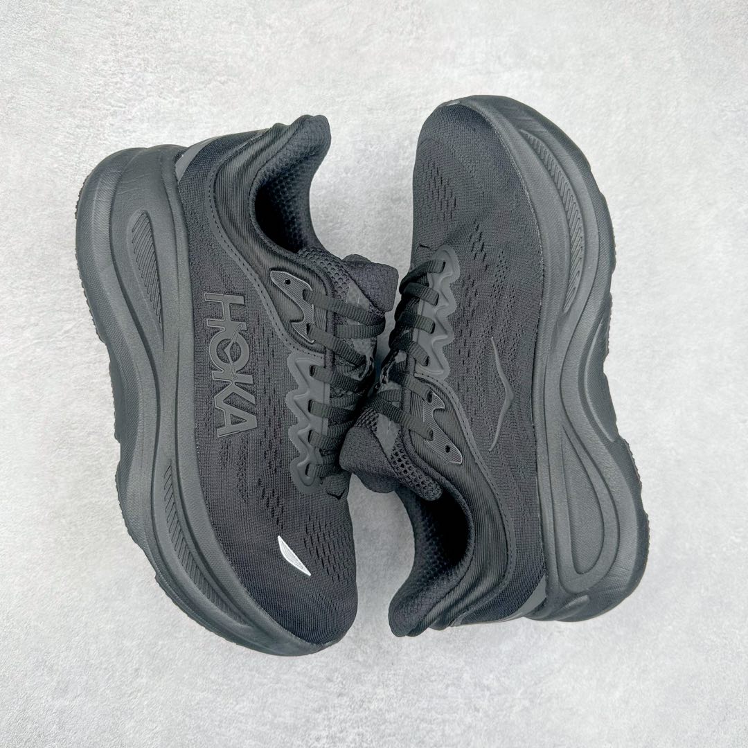 图片[3]-HOKA ONE ONE Bondi 9 WIDE 邦迪九代舒适防滑耐磨低帮休闲跑步鞋 HOKA ONE ONE是来自美国的跑步鞋知名品牌，创立于2009年，始终致力于为所有跑者提供更新、更好的跑步装备。相比常规跑鞋，HOKA ONE ONE特别研发使用性能独特的几何形跑鞋中底，此种鞋底更厚、更高、回弹性也更好，除了卓越的缓冲性能，它还能內各种阶段的跑者带来更具动感、更加稳定的跑步体验。HOKAONE ONE从设计之初就清楚意识到，要保证跑者步幅的均匀一致，双脚自然而然的运动至关重要。尺码：36 36.5 37.5 38 38.5 39 40 40.5 41 42 42.5 43 44 44.5 45-选品中心