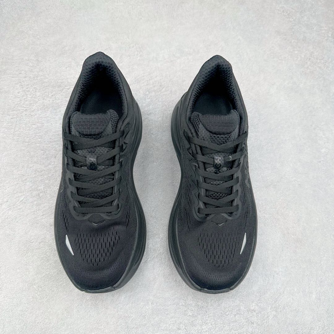 图片[2]-HOKA ONE ONE Bondi 9 WIDE 邦迪九代舒适防滑耐磨低帮休闲跑步鞋 HOKA ONE ONE是来自美国的跑步鞋知名品牌，创立于2009年，始终致力于为所有跑者提供更新、更好的跑步装备。相比常规跑鞋，HOKA ONE ONE特别研发使用性能独特的几何形跑鞋中底，此种鞋底更厚、更高、回弹性也更好，除了卓越的缓冲性能，它还能內各种阶段的跑者带来更具动感、更加稳定的跑步体验。HOKAONE ONE从设计之初就清楚意识到，要保证跑者步幅的均匀一致，双脚自然而然的运动至关重要。尺码：36 36.5 37.5 38 38.5 39 40 40.5 41 42 42.5 43 44 44.5 45-选品中心