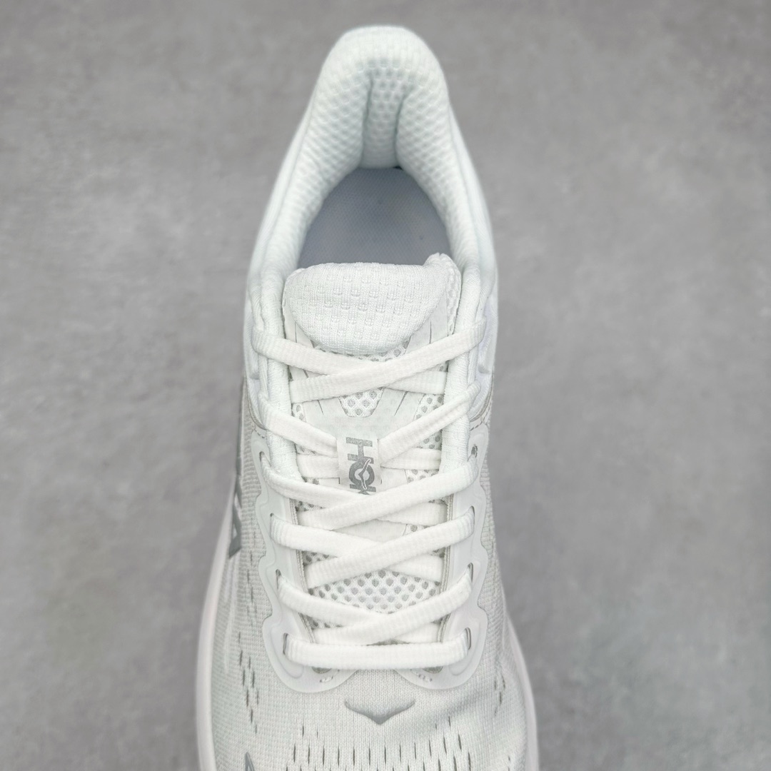 图片[5]-HOKA ONE ONE Bondi 9 WIDE 邦迪九代舒适防滑耐磨低帮休闲跑步鞋 HOKA ONE ONE是来自美国的跑步鞋知名品牌，创立于2009年，始终致力于为所有跑者提供更新、更好的跑步装备。相比常规跑鞋，HOKA ONE ONE特别研发使用性能独特的几何形跑鞋中底，此种鞋底更厚、更高、回弹性也更好，除了卓越的缓冲性能，它还能內各种阶段的跑者带来更具动感、更加稳定的跑步体验。HOKAONE ONE从设计之初就清楚意识到，要保证跑者步幅的均匀一致，双脚自然而然的运动至关重要。尺码：36 36.5 37.5 38 38.5 39 40 40.5 41 42 42.5 43 44 44.5 45-选品中心