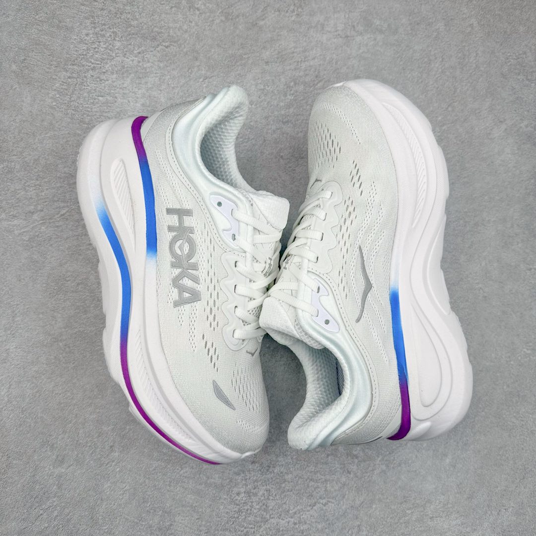 图片[3]-HOKA ONE ONE Bondi 9 WIDE 邦迪九代舒适防滑耐磨低帮休闲跑步鞋 HOKA ONE ONE是来自美国的跑步鞋知名品牌，创立于2009年，始终致力于为所有跑者提供更新、更好的跑步装备。相比常规跑鞋，HOKA ONE ONE特别研发使用性能独特的几何形跑鞋中底，此种鞋底更厚、更高、回弹性也更好，除了卓越的缓冲性能，它还能內各种阶段的跑者带来更具动感、更加稳定的跑步体验。HOKAONE ONE从设计之初就清楚意识到，要保证跑者步幅的均匀一致，双脚自然而然的运动至关重要。尺码：36 36.5 37.5 38 38.5 39 40 40.5 41 42 42.5 43 44 44.5 45-选品中心