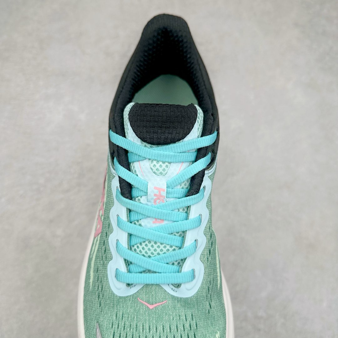 图片[5]-HOKA ONE ONE Bondi 9 WIDE 邦迪九代舒适防滑耐磨低帮休闲跑步鞋 HOKA ONE ONE是来自美国的跑步鞋知名品牌，创立于2009年，始终致力于为所有跑者提供更新、更好的跑步装备。相比常规跑鞋，HOKA ONE ONE特别研发使用性能独特的几何形跑鞋中底，此种鞋底更厚、更高、回弹性也更好，除了卓越的缓冲性能，它还能內各种阶段的跑者带来更具动感、更加稳定的跑步体验。HOKAONE ONE从设计之初就清楚意识到，要保证跑者步幅的均匀一致，双脚自然而然的运动至关重要。尺码：36 36.5 37.5 38 38.5 39 40 40.5 41 42 42.5 43 44 44.5 45-选品中心