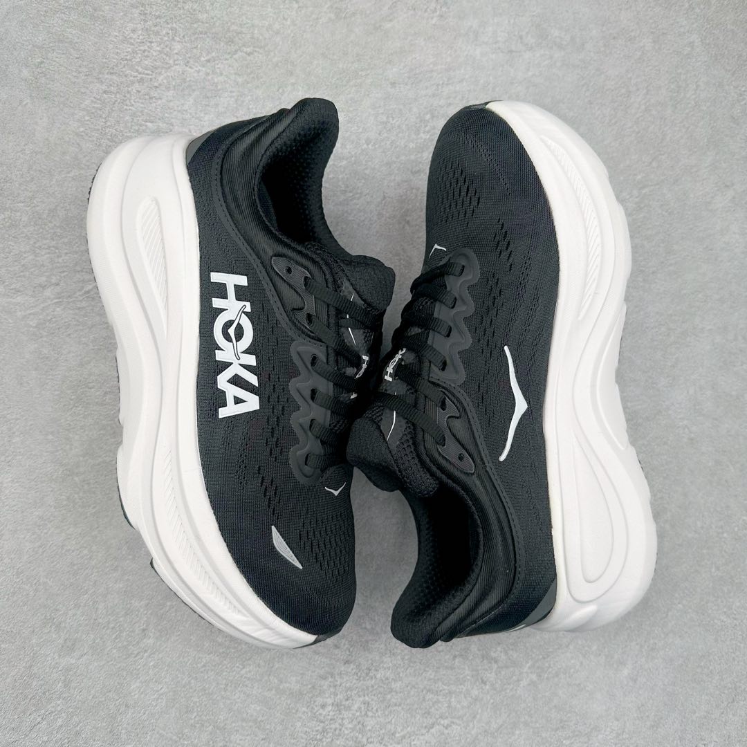 图片[3]-HOKA ONE ONE Bondi 9 WIDE 邦迪九代舒适防滑耐磨低帮休闲跑步鞋 HOKA ONE ONE是来自美国的跑步鞋知名品牌，创立于2009年，始终致力于为所有跑者提供更新、更好的跑步装备。相比常规跑鞋，HOKA ONE ONE特别研发使用性能独特的几何形跑鞋中底，此种鞋底更厚、更高、回弹性也更好，除了卓越的缓冲性能，它还能內各种阶段的跑者带来更具动感、更加稳定的跑步体验。HOKAONE ONE从设计之初就清楚意识到，要保证跑者步幅的均匀一致，双脚自然而然的运动至关重要。尺码：36 36.5 37.5 38 38.5 39 40 40.5 41 42 42.5 43 44 44.5 45-选品中心