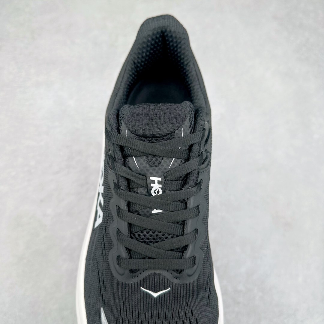 图片[5]-HOKA ONE ONE Bondi 9 WIDE 邦迪九代舒适防滑耐磨低帮休闲跑步鞋 HOKA ONE ONE是来自美国的跑步鞋知名品牌，创立于2009年，始终致力于为所有跑者提供更新、更好的跑步装备。相比常规跑鞋，HOKA ONE ONE特别研发使用性能独特的几何形跑鞋中底，此种鞋底更厚、更高、回弹性也更好，除了卓越的缓冲性能，它还能內各种阶段的跑者带来更具动感、更加稳定的跑步体验。HOKAONE ONE从设计之初就清楚意识到，要保证跑者步幅的均匀一致，双脚自然而然的运动至关重要。尺码：36 36.5 37.5 38 38.5 39 40 40.5 41 42 42.5 43 44 44.5 45-选品中心