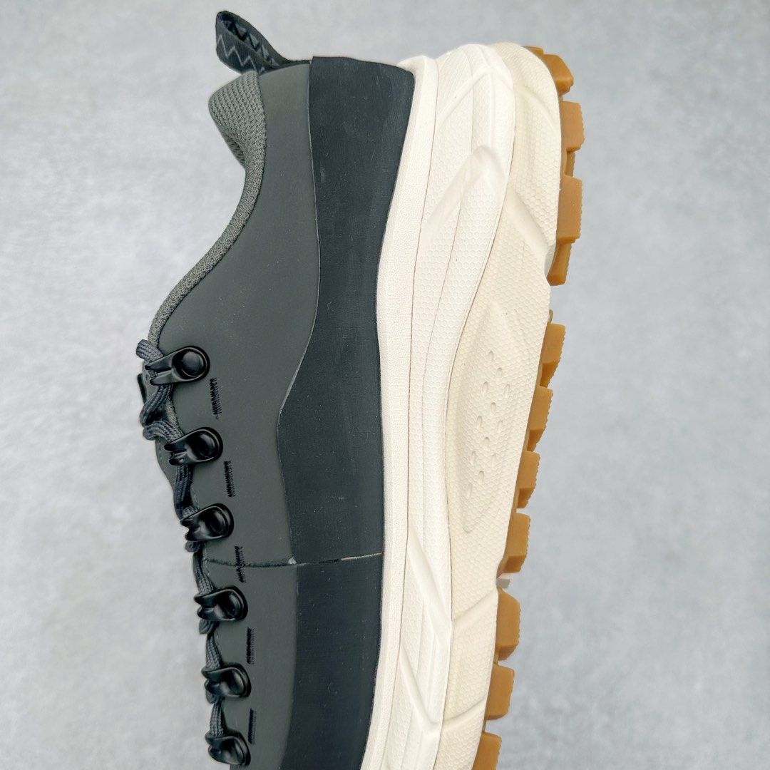 图片[7]-＃纯原 HOKA ONE ONE Tor Uitra Low 托亚潮流户外越野登山功能鞋 鞋款利用机能、户外、复古元素将都市型格与户外机能无缝结合 既能自由穿梭于城市的钢筋水泥之间 也能轻松演绎山系潮流搭配 全粒面皮革结合模压鞋口 提升持久耐穿度 直至鞋头的鞋带设计 舒适灵活的调节 搭配鞋头处HOKA ONE ONE飞翼纹饰 营造了个性十足的张扬气场 Tor Ultra 配备 Vibram® 鞋底与 EVA 和RMAT® 中底 给穿著者最佳的抓地力及舒适性 另外中底的金属摇杆可稳定脚部行程 当走过崎岖山路时依然让脚部得到平稳的感觉 而整对鞋以皮革和耐用尼龙布材打造 与坚固的鞋底相结合 可以牢固地支撑脚部和脚踝 另外外层搭载的Event技术 保持鞋履防水以及鞋内透气作用 尺码：36 36.5 37.5 38 38.5 39 40 40.5 41 42 42.5 43 44 44.5 45-选品中心
