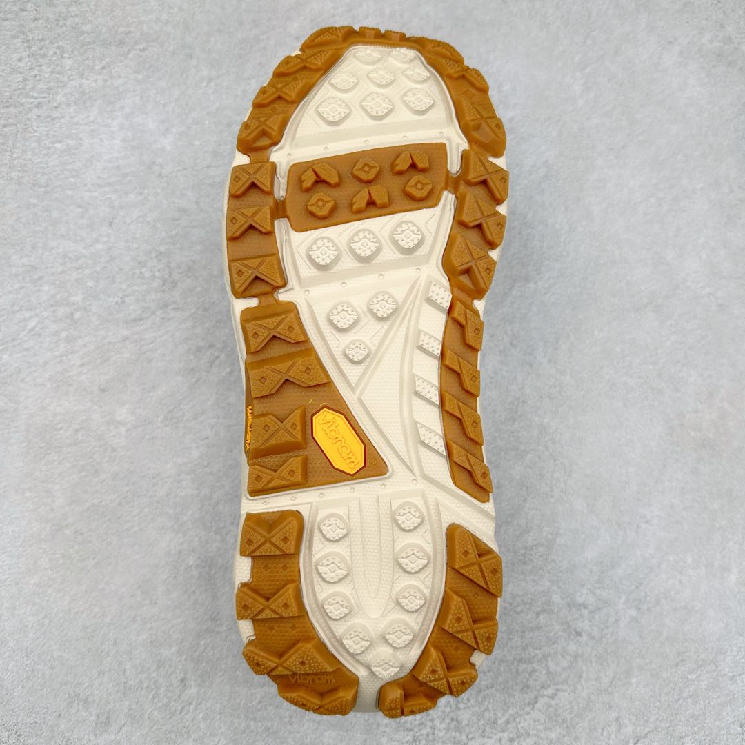 图片[9]-＃纯原 HOKA ONE ONE Tor Uitra Low 托亚潮流户外越野登山功能鞋 鞋款利用机能、户外、复古元素将都市型格与户外机能无缝结合 既能自由穿梭于城市的钢筋水泥之间 也能轻松演绎山系潮流搭配 全粒面皮革结合模压鞋口 提升持久耐穿度 直至鞋头的鞋带设计 舒适灵活的调节 搭配鞋头处HOKA ONE ONE飞翼纹饰 营造了个性十足的张扬气场 Tor Ultra 配备 Vibram® 鞋底与 EVA 和RMAT® 中底 给穿著者最佳的抓地力及舒适性 另外中底的金属摇杆可稳定脚部行程 当走过崎岖山路时依然让脚部得到平稳的感觉 而整对鞋以皮革和耐用尼龙布材打造 与坚固的鞋底相结合 可以牢固地支撑脚部和脚踝 另外外层搭载的Event技术 保持鞋履防水以及鞋内透气作用 尺码：36 36.5 37.5 38 38.5 39 40 40.5 41 42 42.5 43 44 44.5 45-选品中心