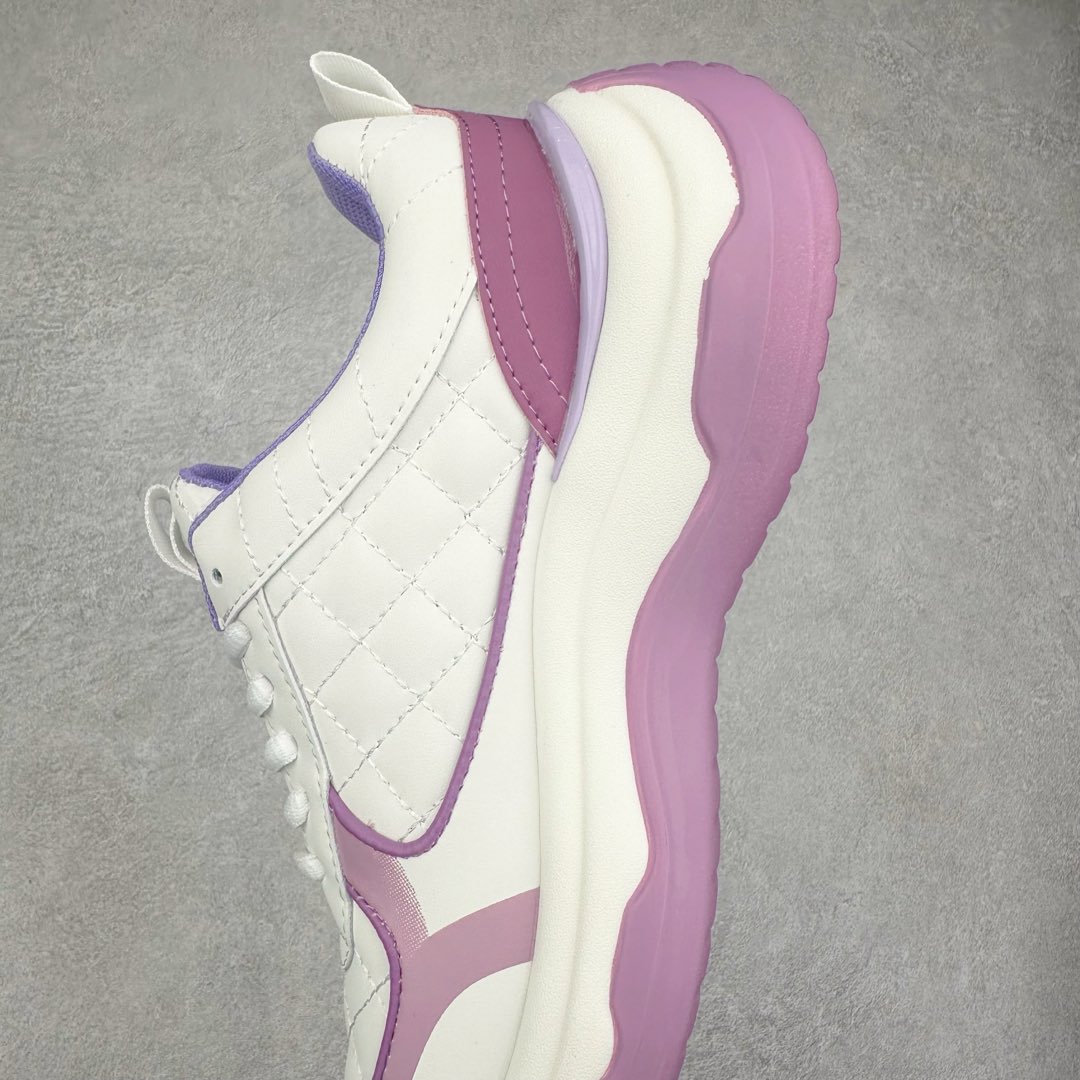 图片[7]-Chanel香奈儿 2025C 最新米兰走秀爆款 厚底老爹运动鞋 原版开发1-1复刻 官方同步 25款官方最新包装 花纹礼盒包装 小香早春度假新款 双C方圆头系带休闲鞋 潮鞋 此款绝对是小香这一季最火的存在 专柜根本就买不到系列 恨不得焊在脚上系列 好穿又个性 跟以往风格不同 没有大大的Logo 低调且高级感满满 轻英伦风的方头➕菱格的柔和 完美的融合在一起 有一种1️⃣➕1️⃣大于3的感觉 经典的撞色搭配 出彩且不突兀 搭配 短裙 短裤 牛仔 潮服 时尚感瞬间提升好几个档次 【采用牛皮拼接牛反绒 内里透气网面 原版开模𝐓𝐏𝐔大底 增高𝟒𝐂𝐌】 货号： G397922631 Sizc： 35 36 37 38 39 40-选品中心