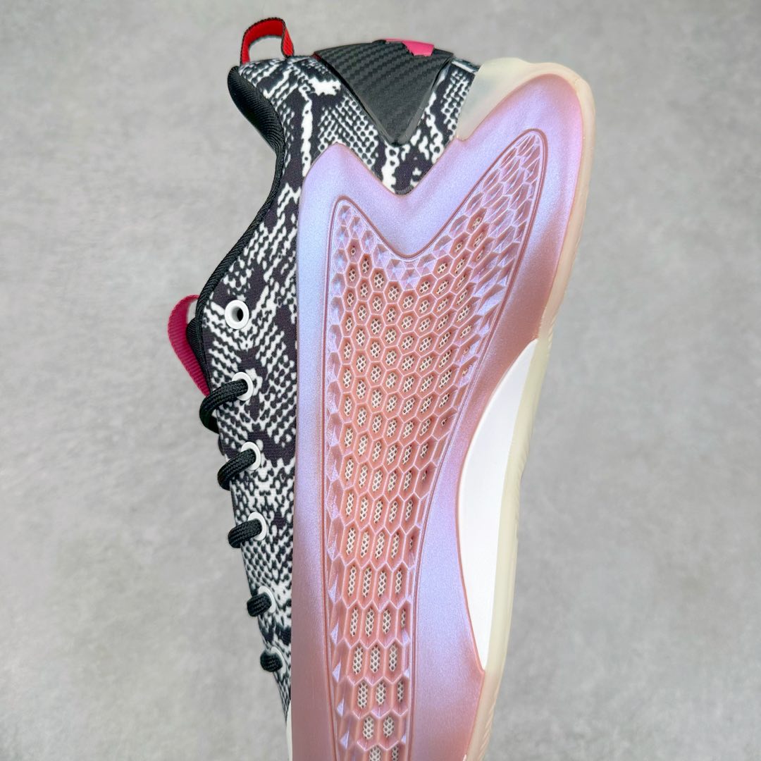 图片[7]-＃纯原新品 AD Anthony Edwards A.E. 2 \\\”华子二代\\\” 安东尼·爱德华兹签名实战减震防滑耐磨低帮篮球鞋 JI1482 球鞋的整体设计非常复古 也可以理解为并不是目前篮球鞋的设计趋势 AE2流线简约的设计 也是让其非常具有辨识度 袜套与「蚁巢」组成的鞋身 在保证透气效果的同时 搭配鞋带更能带来相当出色的鞋脚一体性 中底自然还是搭载着AD的当家科技并经由外层 TPU 包裹 将软、弹和支撑性同时兼顾 尺码：40 40.5 41 42 42.5 43 44 44.5 45 46-选品中心