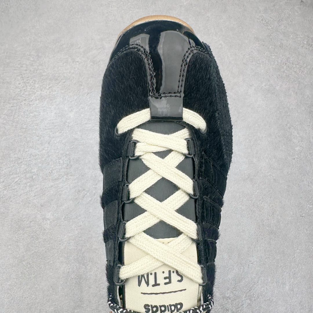 图片[4]-Song for the Mute x AD Originals SFTM-003 联名款复古慢跑鞋 JH9010 Originals与时装品牌Song for the Mute即将迎来第三个合作系列 这个系列主打的也是怀旧的氛围 采用了Country OG这个诞生于上世纪70年代的鞋款 尼龙和绒面革的梦幻拼接 低调而富有质感 呈现SFTM一贯的面料美学 三款不同风格的配色 亮点十足的斑点鞋带 体现怀旧主义和前卫设计无缝交织 鞋款采用了低帮的造型 方便日常穿着 同时对于外底做了处理 皮革材质和尼龙布材质的组合也更具是时代感 尺码：36 36.5 37 38 38.5 39 40 40.5 41 42 42.5 43 44 44.5 45-选品中心