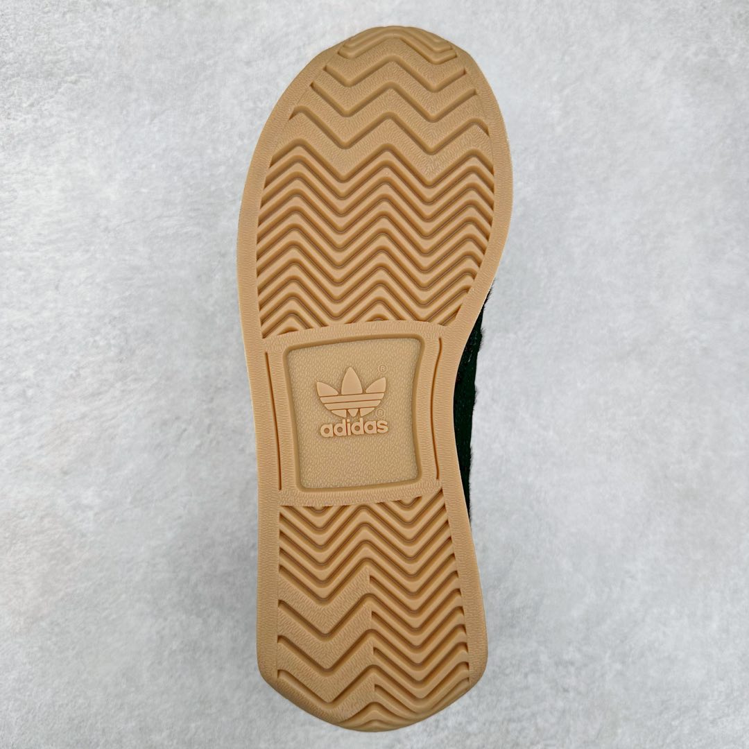 图片[9]-Song for the Mute x AD Originals SFTM-003 联名款复古慢跑鞋 JH9010 Originals与时装品牌Song for the Mute即将迎来第三个合作系列 这个系列主打的也是怀旧的氛围 采用了Country OG这个诞生于上世纪70年代的鞋款 尼龙和绒面革的梦幻拼接 低调而富有质感 呈现SFTM一贯的面料美学 三款不同风格的配色 亮点十足的斑点鞋带 体现怀旧主义和前卫设计无缝交织 鞋款采用了低帮的造型 方便日常穿着 同时对于外底做了处理 皮革材质和尼龙布材质的组合也更具是时代感 尺码：36 36.5 37 38 38.5 39 40 40.5 41 42 42.5 43 44 44.5 45-选品中心