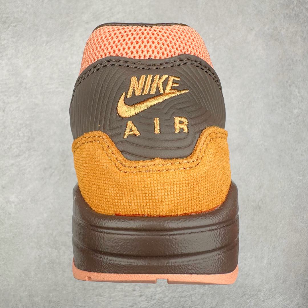 图片[8]-NK Air Max 1 初代复古气垫慢跑鞋 HF7346-200 由Tinker Hatfeld和Mark Parker在1987年设计 灵感来自于巴黎蓬皮杜中心 在参观了蓬皮杜中心之后提出了Air Max的标志性开窗可视气垫的理念 并将其实际开发成功 是NK史上第一双可视气垫跑鞋 凭借着Air Max气垫带来的舒适脚感和鞋面面料上的不断精进才使得Air Max 1在现如今都是复古慢跑鞋的首选 深厚的历史渊源 独特的流线形设计 极为复古的外观使得它深受鞋迷的喜爱 尺码：36 36.5 37.5 38 38.5 39 40 40.5 41 42 42.5 43 44 44.5 45-选品中心