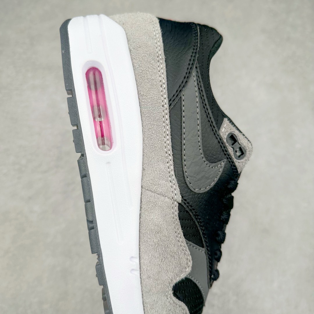 图片[6]-NK Air Max 1 初代复古气垫慢跑鞋 HJ9292-070 由Tinker Hatfeld和Mark Parker在1987年设计 灵感来自于巴黎蓬皮杜中心 在参观了蓬皮杜中心之后提出了Air Max的标志性开窗可视气垫的理念 并将其实际开发成功 是NK史上第一双可视气垫跑鞋 凭借着Air Max气垫带来的舒适脚感和鞋面面料上的不断精进才使得Air Max 1在现如今都是复古慢跑鞋的首选 深厚的历史渊源 独特的流线形设计 极为复古的外观使得它深受鞋迷的喜爱 尺码：36 36.5 37.5 38 38.5 39 40 40.5 41 42 42.5 43 44 44.5 45-选品中心