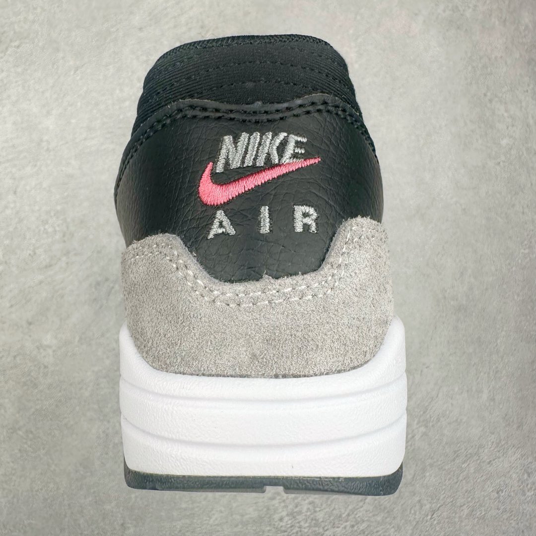 图片[8]-NK Air Max 1 初代复古气垫慢跑鞋 HJ9292-070 由Tinker Hatfeld和Mark Parker在1987年设计 灵感来自于巴黎蓬皮杜中心 在参观了蓬皮杜中心之后提出了Air Max的标志性开窗可视气垫的理念 并将其实际开发成功 是NK史上第一双可视气垫跑鞋 凭借着Air Max气垫带来的舒适脚感和鞋面面料上的不断精进才使得Air Max 1在现如今都是复古慢跑鞋的首选 深厚的历史渊源 独特的流线形设计 极为复古的外观使得它深受鞋迷的喜爱 尺码：36 36.5 37.5 38 38.5 39 40 40.5 41 42 42.5 43 44 44.5 45-选品中心