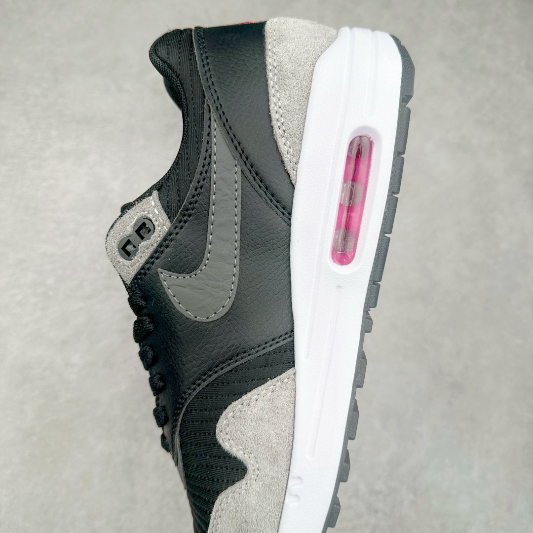 图片[7]-NK Air Max 1 初代复古气垫慢跑鞋 HJ9292-070 由Tinker Hatfeld和Mark Parker在1987年设计 灵感来自于巴黎蓬皮杜中心 在参观了蓬皮杜中心之后提出了Air Max的标志性开窗可视气垫的理念 并将其实际开发成功 是NK史上第一双可视气垫跑鞋 凭借着Air Max气垫带来的舒适脚感和鞋面面料上的不断精进才使得Air Max 1在现如今都是复古慢跑鞋的首选 深厚的历史渊源 独特的流线形设计 极为复古的外观使得它深受鞋迷的喜爱 尺码：36 36.5 37.5 38 38.5 39 40 40.5 41 42 42.5 43 44 44.5 45-选品中心