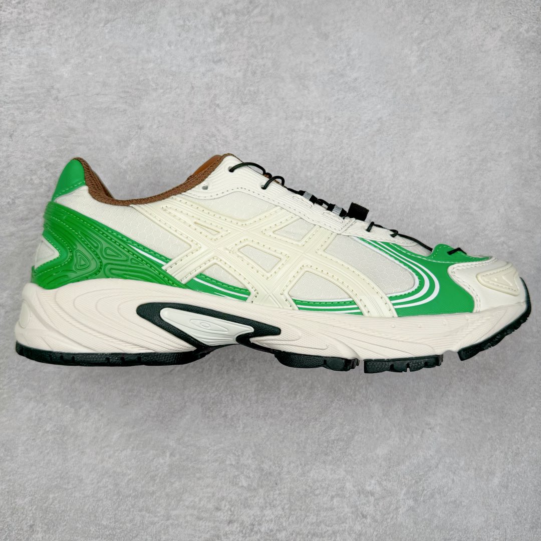 ASICS Gel-Kahana TR V4 亚瑟士机能户外风系列低帮轻量缓震休闲运动跑步鞋 身处城市的喧嚣，内心的想象却永不停歇，Z世代处于现实的繁忙中始终想象着生活的另一种可能和对未知的展望。想象并非背离现实，而是对自我最真实的期待。为鼓励新世代青年唤起对自我的正向的想象，并展开积极的行动，ASICS亚瑟士于2024释出全新主题——唤想自定义。率先推出鞋款GEL-KAHANA TR V4，将出色的城市潮流与户外机能融为一体，实现无界想象与唤回真实自我的完美连结。于城市绽放姿态，唤想自定义。GEL-KAHANA TR V4融合了极具户外型格的设计细节。鞋款大底与中底采用了AHAR耐磨橡胶与GEL缓震胶技术，拥有良好的抓地力与舒适的穿着体验。鞋底所使用的一体化TPU稳定片，为更好地贴合GEL-KAHANA TR V4而全新开模再造，能有效防止脚部过度扭转与侧翻，在提供优秀稳定性的同时，进一步增强了鞋款的机能设计美学。快速系带系统在方便穿戴的同时，为户外运动提供了更优的防护。 GEL-KAHANA TR V4为日常穿着提供稳定、舒适的支撑，鼓励每个人在城市空间中的大胆探索，追寻无拘束的旷野之梦。尺码：36 37 37.5 38 39 39.5 40.5 41.5 42 42.5 43.5 44 44.5 45-选品中心