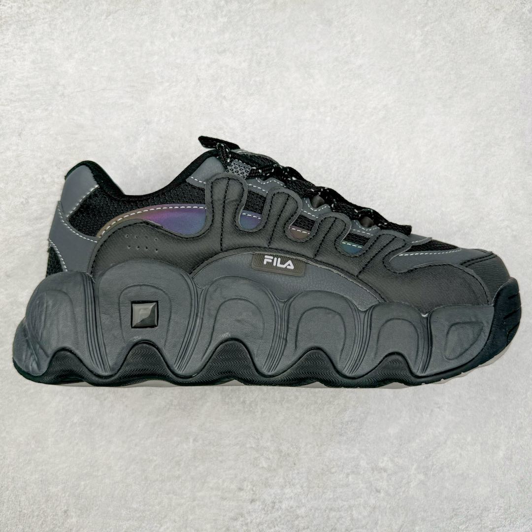 FILA originale collection Croissant 斐乐潮流Y2K复古潮牌防滑耐磨轻便低帮老爹鞋 FUSION 系列传承了 FILA 的百年基因，融入年轻运动及潮流文化，成为引领变革、创新突破的一代。以“1+N” 的跨界合作模式重现经典的同时创造经典。带来最出其不意的跨界合作惊喜。同时，FILAFUSION把FILA 的 DNA 融入到定制体验里，你可以随心制造厲于你的产品。FILA FUSION 的鞋家族涵盖了老爹鞋、跑步鞋、网球鞋、季节款。风格复古新潮，满足了时尚人士出行及各类运动的搭配需求，成为当下年轻人筷拥的鞋类品牌之一。FILA FUSION 走进年轻人的世界，通过年轻人运动，街舞，滑板，篮球，展现 FILA FUSION 的潮流态度和年轻文化。FILA FUSION 认为末来属于引领变革、创新突破的年轻一代，让我们一起构成 FILA 未来的蓝图吧！尺码：35.5 36 36.5 37.5 38 38.5 39 40-选品中心