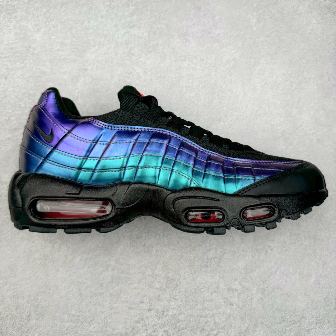 ＃MX版 NK Air Max 95 复古减震气垫跑鞋 经典重温 538416-021 外单专供大厂出品 品质稳定 一百余色 终端操作 鞋款设计灵感源于人体构造 中底设计基于人体的脊柱构造 是整体设计的核心 尼龙孔眼代表了肋骨 而分层式面板和网眼象征着肌肉纤维和肉体组织 Air Max 95采用了两个独立的吹塑成型的Air-Sole单元 并首次在前掌使用可视化气垫设计 Swoosh logo夜当作一个 点符号放在了鞋子的后帮位置 20年的发展让 AIR MAX 95有了不同的故事 20年后再度面向世人的时候 焕然一新的面貌 让人有了另外一种清新脱俗的感觉 尺码：39 40 40.5 41 42 42.5 43 44 44.5 45 46 47.5 48-选品中心