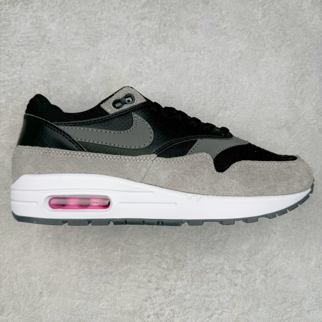 NK Air Max 1 初代复古气垫慢跑鞋 HJ9292-070 由Tinker Hatfeld和Mark Parker在1987年设计 灵感来自于巴黎蓬皮杜中心 在参观了蓬皮杜中心之后提出了Air Max的标志性开窗可视气垫的理念 并将其实际开发成功 是NK史上第一双可视气垫跑鞋 凭借着Air Max气垫带来的舒适脚感和鞋面面料上的不断精进才使得Air Max 1在现如今都是复古慢跑鞋的首选 深厚的历史渊源 独特的流线形设计 极为复古的外观使得它深受鞋迷的喜爱 尺码：36 36.5 37.5 38 38.5 39 40 40.5 41 42 42.5 43 44 44.5 45-选品中心