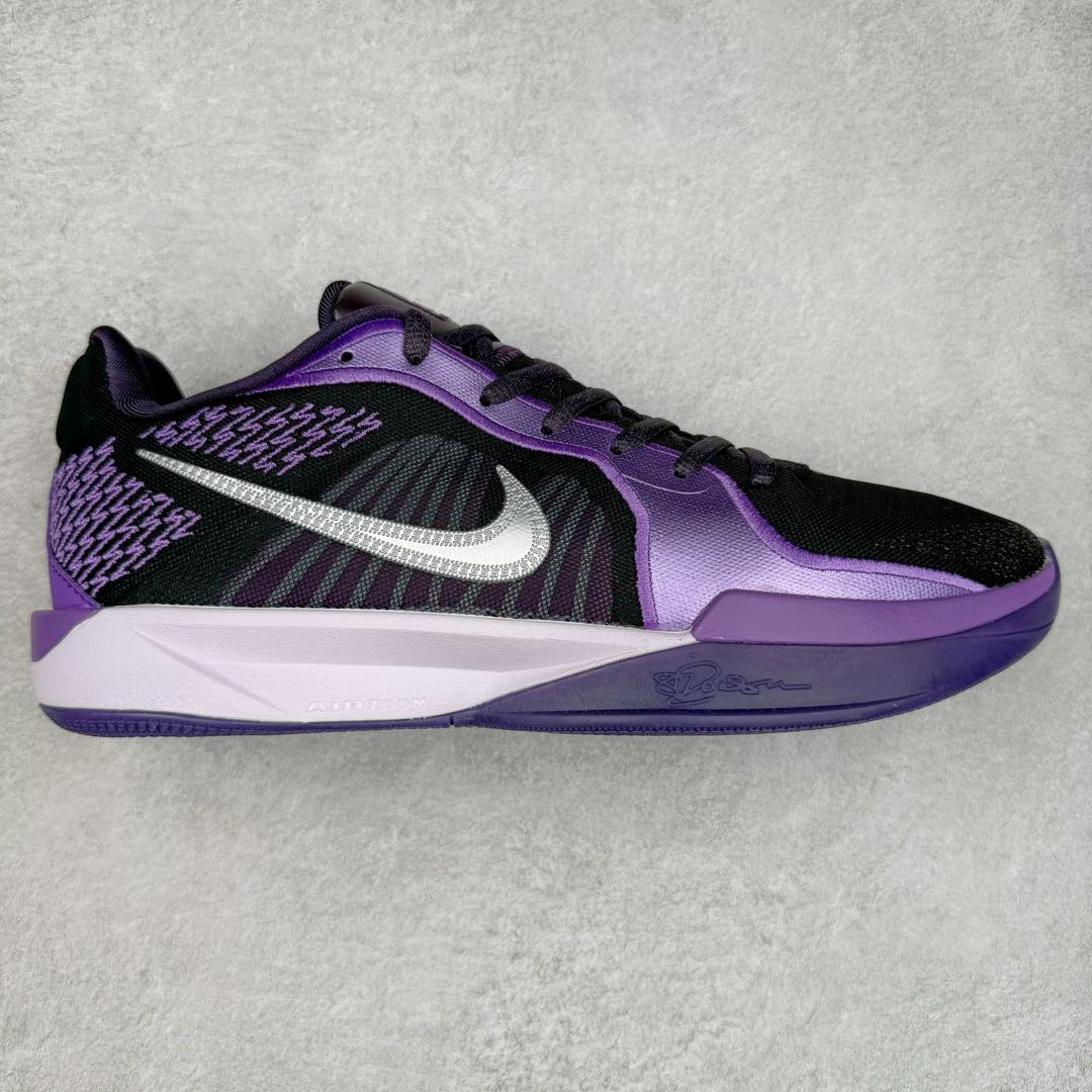 NK Sabrina 2 \'lonic\' 萨布丽娜二代签名减震防滑低帮篮球鞋 FQ2174-003 灵感来自 lonescu 的罗马尼亚传统 在前掌和鞋眼处采用特殊图案 向传统的罗马尼亚艺术和建筑致敬 它配备了全掌 NK React 缓震系统 并在前脚掌处配备了 Zoom Air 气垫 大胆的任何人任何地方 信息嵌入中底 象征着 lonescu的竞争精神以及她相信梦想家可以来自任何地方 该鞋还包括带锁定中足束带系统 以帮助固定脚部 Sabrina 1 的这款产品采用光子粉尘、无烟煤色、紫红色梦幻、浅烟灰色和浅骨色配色方案 尺码：40 40.5 41 42 42.5 43 44 44.5 45 46-选品中心