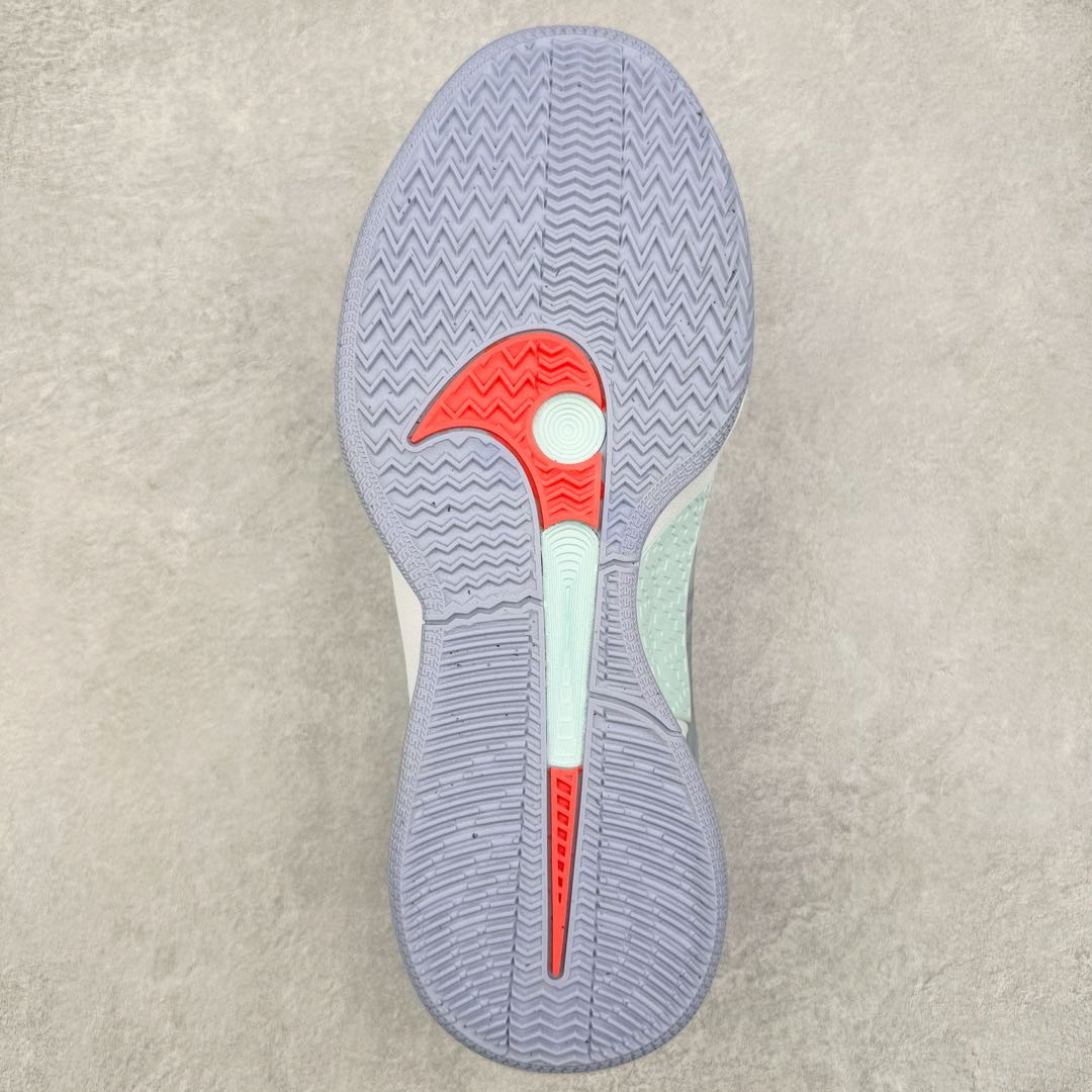 图片[9]-NK Sabrina 2 \’lonic\’ 萨布丽娜二代签名减震防滑低帮篮球鞋 FQ2174-002 灵感来自 lonescu 的罗马尼亚传统 在前掌和鞋眼处采用特殊图案 向传统的罗马尼亚艺术和建筑致敬 它配备了全掌 NK React 缓震系统 并在前脚掌处配备了 Zoom Air 气垫 大胆的任何人任何地方 信息嵌入中底 象征着 lonescu的竞争精神以及她相信梦想家可以来自任何地方 该鞋还包括带锁定中足束带系统 以帮助固定脚部 Sabrina 1 的这款产品采用光子粉尘、无烟煤色、紫红色梦幻、浅烟灰色和浅骨色配色方案 尺码：40 40.5 41 42 42.5 43 44 44.5 45 46-选品中心