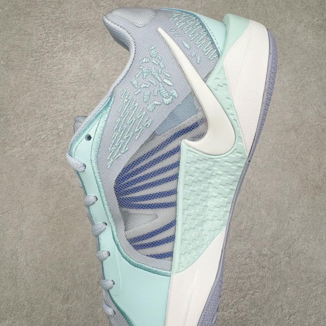 图片[7]-NK Sabrina 2 \’lonic\’ 萨布丽娜二代签名减震防滑低帮篮球鞋 FQ2174-002 灵感来自 lonescu 的罗马尼亚传统 在前掌和鞋眼处采用特殊图案 向传统的罗马尼亚艺术和建筑致敬 它配备了全掌 NK React 缓震系统 并在前脚掌处配备了 Zoom Air 气垫 大胆的任何人任何地方 信息嵌入中底 象征着 lonescu的竞争精神以及她相信梦想家可以来自任何地方 该鞋还包括带锁定中足束带系统 以帮助固定脚部 Sabrina 1 的这款产品采用光子粉尘、无烟煤色、紫红色梦幻、浅烟灰色和浅骨色配色方案 尺码：40 40.5 41 42 42.5 43 44 44.5 45 46-选品中心