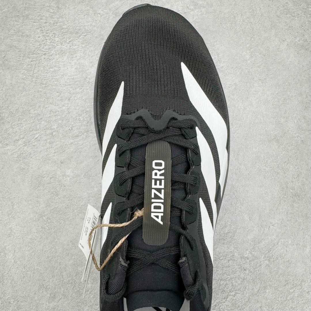 图片[4]-＃纯原 AD Adizero Eva SL M 零度进化版系列低帮轻便透气竞速休闲运动慢跑鞋 JP7149 相信大家对去年 adidas 横空出世的「顶级超跑」adiZero Adios Pro EVO 1 记忆犹新！不仅登顶阿迪史上最轻跑鞋宝座，更在接下来的全球马拉松赛事中，持续书写着惊人成绩，被网友戏称新一代「阿迪神鞋」全网刷屏！极简设计语言与强烈速度感和存在感的鞋侧三线，让人过目不忘，特别种草！其中定位于中长跑训练的 adidas Adizero Evo SL，整体外观造型与 adiZero Adios Pro EVO 1 非常相似。中底配置方面搭载全掌 Lightstrike Pro，鞋面采用透气网面示人，契合日常训练鞋的定位，更加耐用。外底给到了马牌橡胶，及类似上代竞速旗舰 adidas Adizero Adios Pro 3 区域分布。整体看下来无论是外观的鲜明辨识度，还是配置的扎实程度都很顶。尺码：36 36⅔ 37⅓ 38 38⅔ 39⅓ 40 40⅔ 41⅓ 42 42⅔ 43⅓ 44 45-选品中心