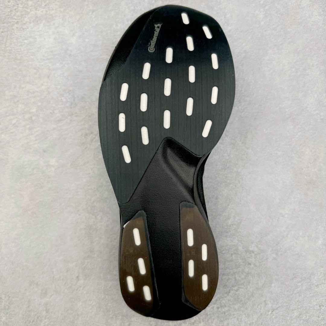 图片[9]-＃纯原 AD Adizero Eva SL M 零度进化版系列低帮轻便透气竞速休闲运动慢跑鞋 JP7149 相信大家对去年 adidas 横空出世的「顶级超跑」adiZero Adios Pro EVO 1 记忆犹新！不仅登顶阿迪史上最轻跑鞋宝座，更在接下来的全球马拉松赛事中，持续书写着惊人成绩，被网友戏称新一代「阿迪神鞋」全网刷屏！极简设计语言与强烈速度感和存在感的鞋侧三线，让人过目不忘，特别种草！其中定位于中长跑训练的 adidas Adizero Evo SL，整体外观造型与 adiZero Adios Pro EVO 1 非常相似。中底配置方面搭载全掌 Lightstrike Pro，鞋面采用透气网面示人，契合日常训练鞋的定位，更加耐用。外底给到了马牌橡胶，及类似上代竞速旗舰 adidas Adizero Adios Pro 3 区域分布。整体看下来无论是外观的鲜明辨识度，还是配置的扎实程度都很顶。尺码：36 36⅔ 37⅓ 38 38⅔ 39⅓ 40 40⅔ 41⅓ 42 42⅔ 43⅓ 44 45-选品中心